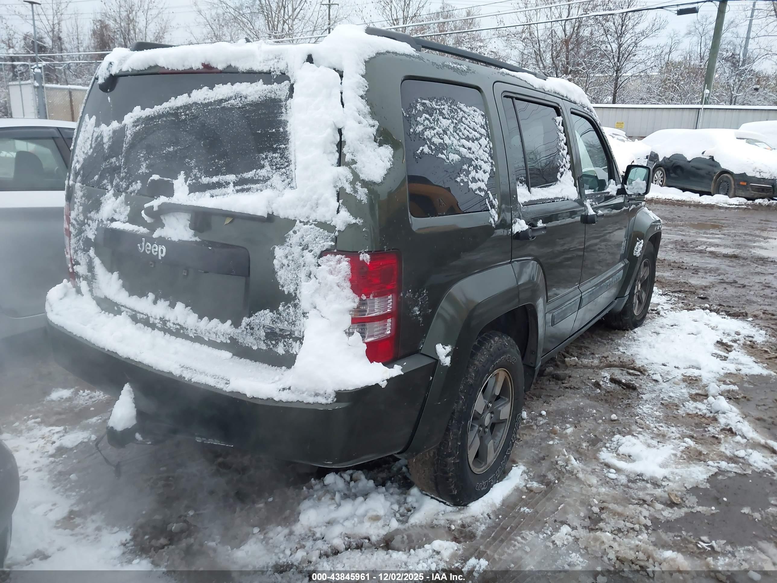 JEEP LIBERTY image 4