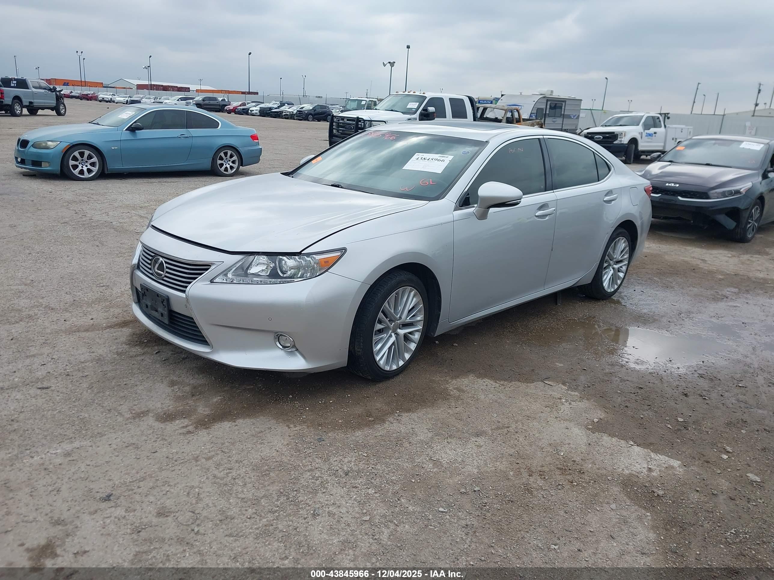 LEXUS ES image 2