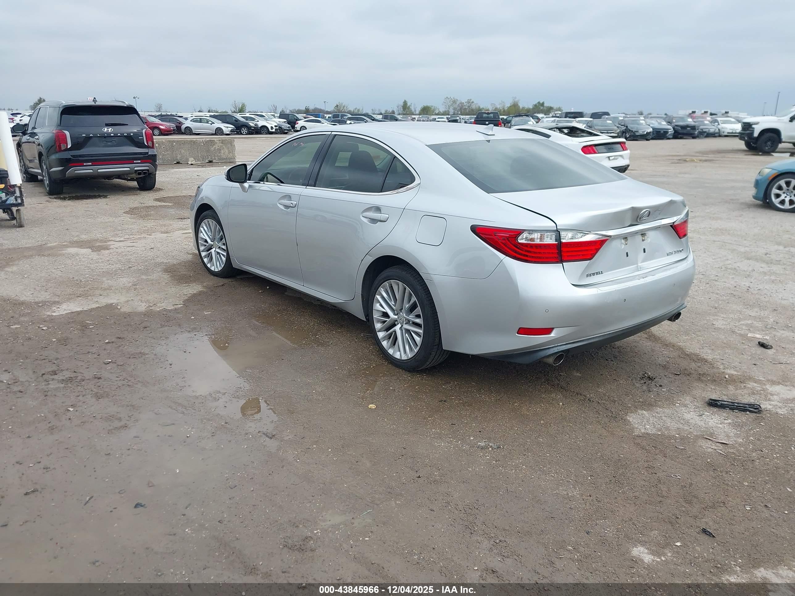 LEXUS ES image 3