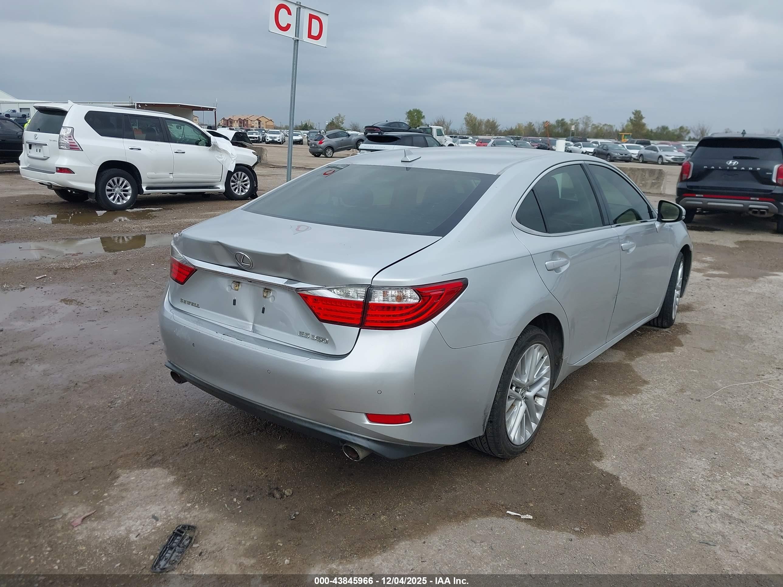 LEXUS ES image 4