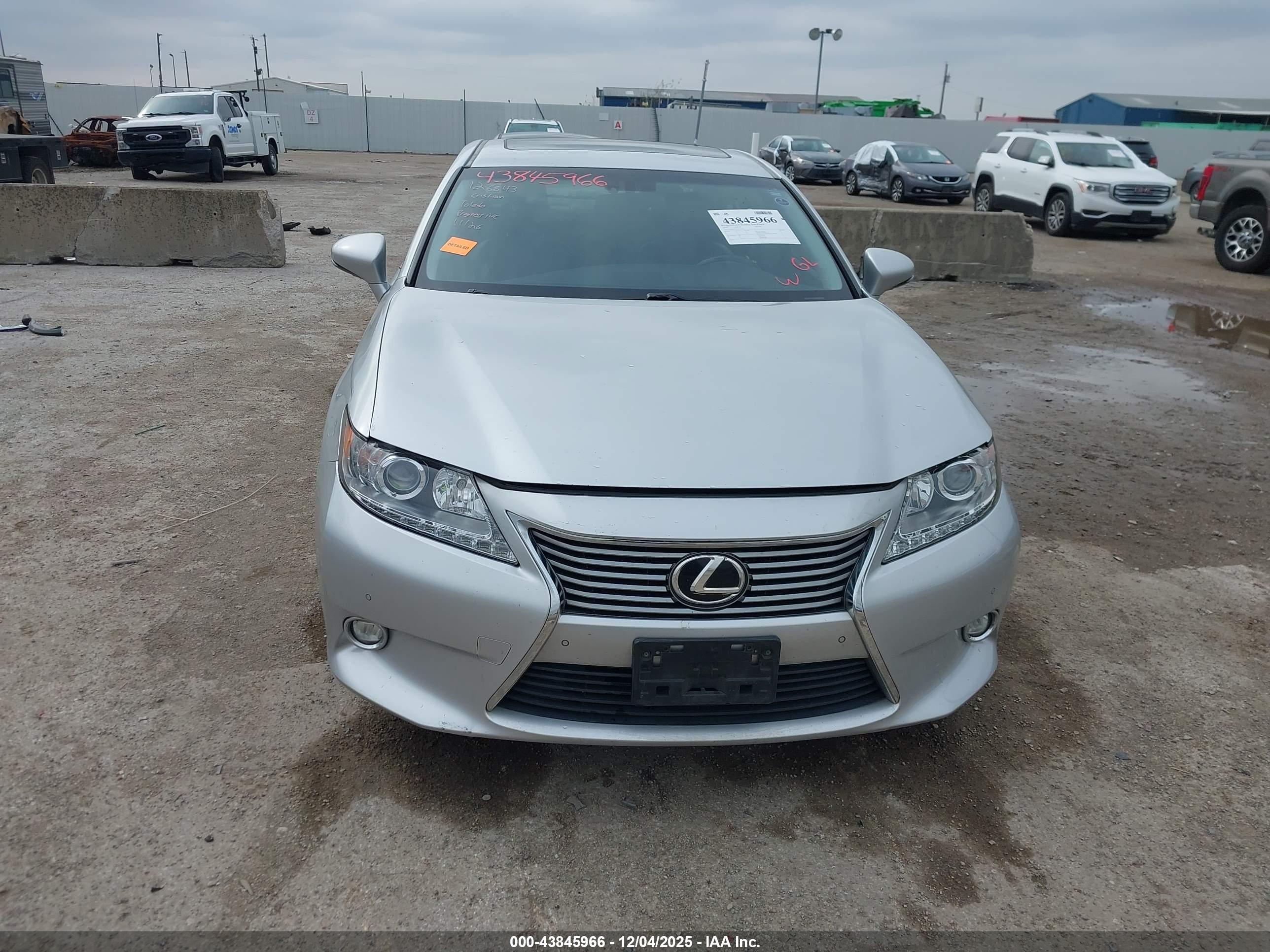 LEXUS ES image 6