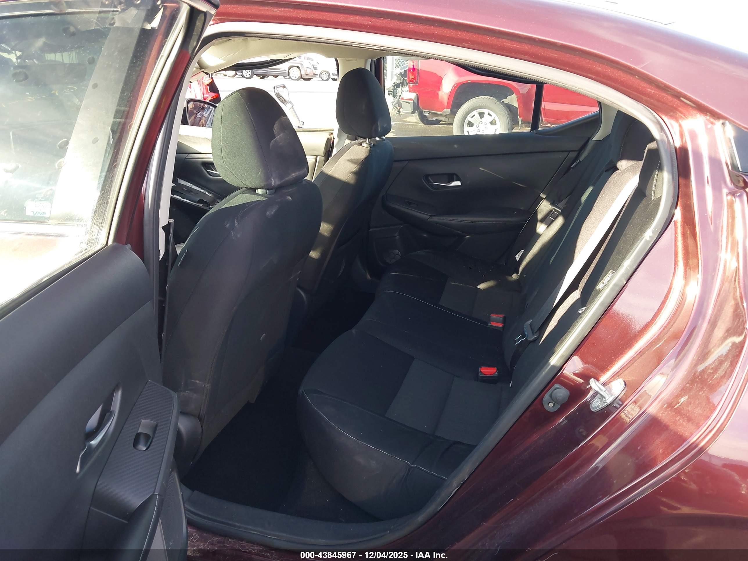 NISSAN SENTRA image 8