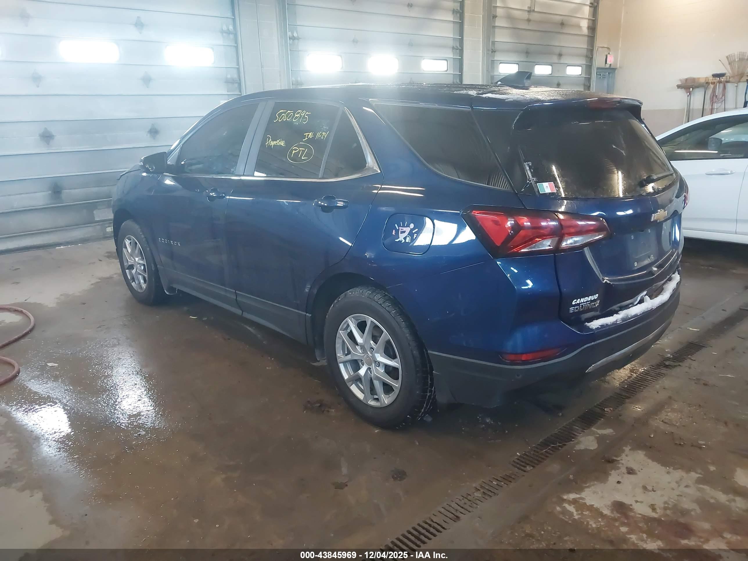 CHEVROLET EQUINOX image 3