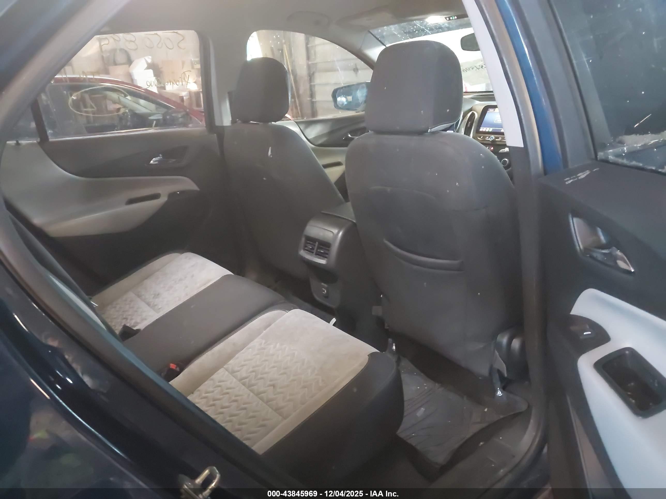 CHEVROLET EQUINOX image 8