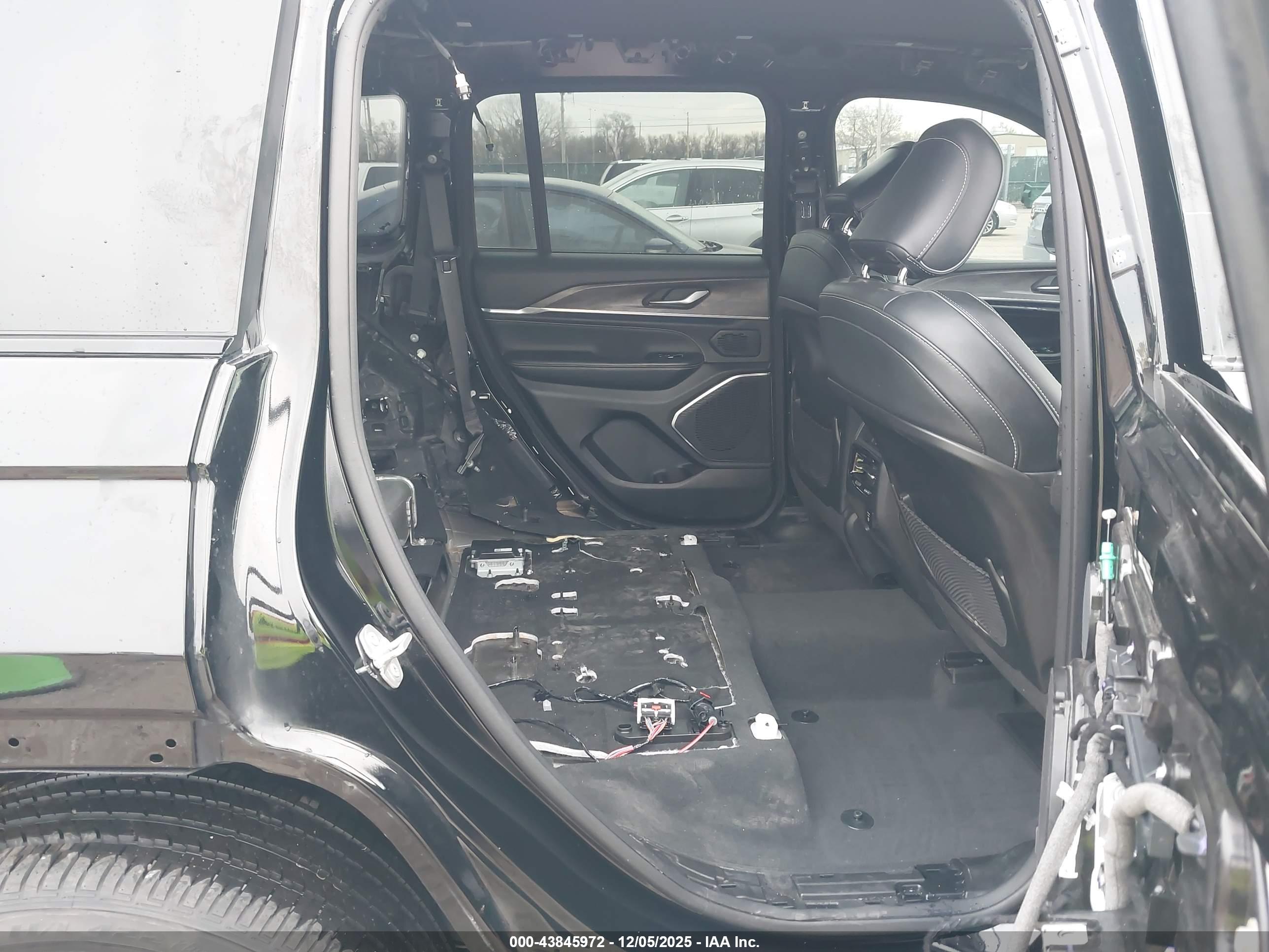 JEEP GRAND image 8