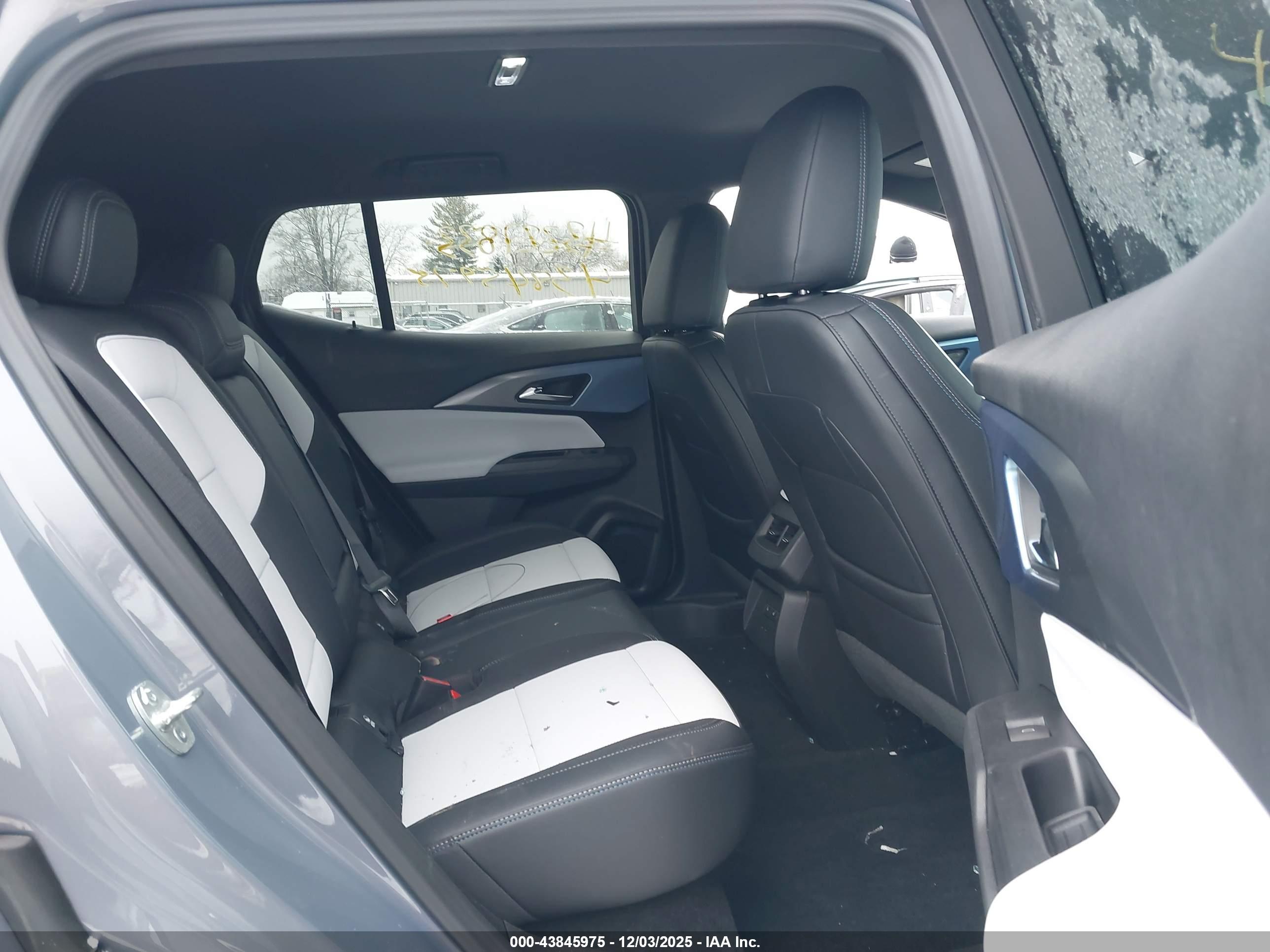 CHEVROLET EQUINOX image 8