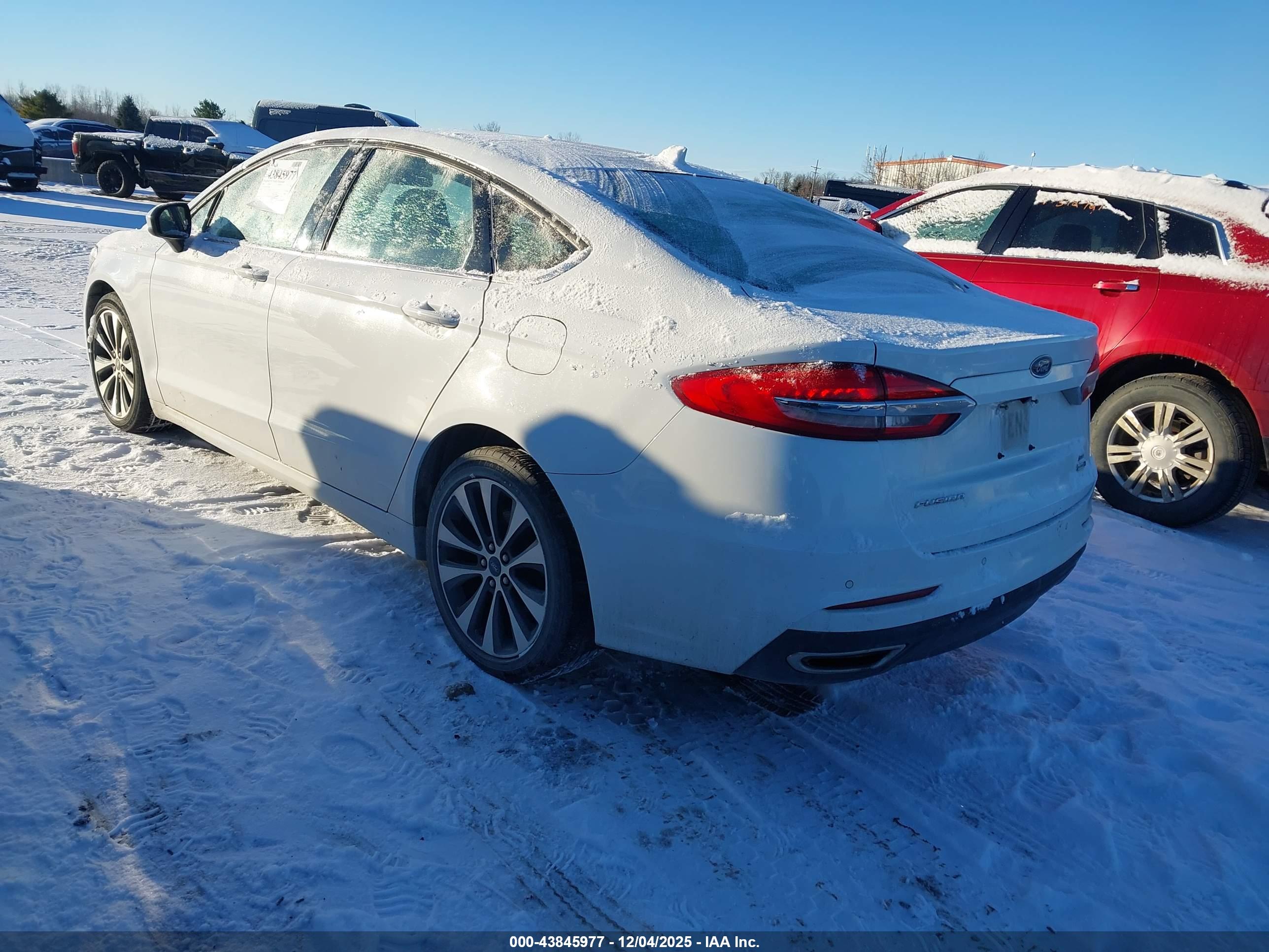 FORD FUSION image 3