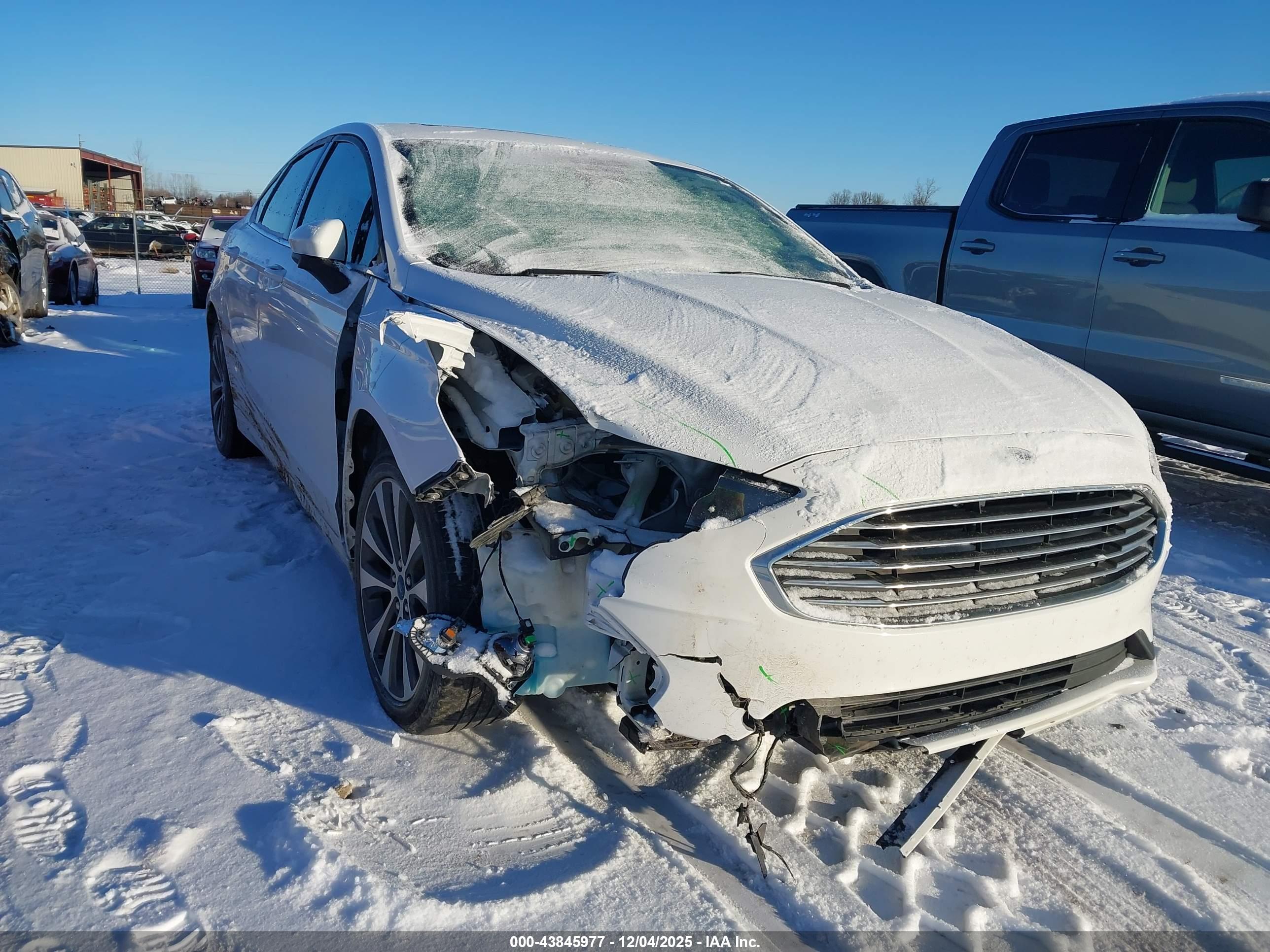 FORD FUSION image 6