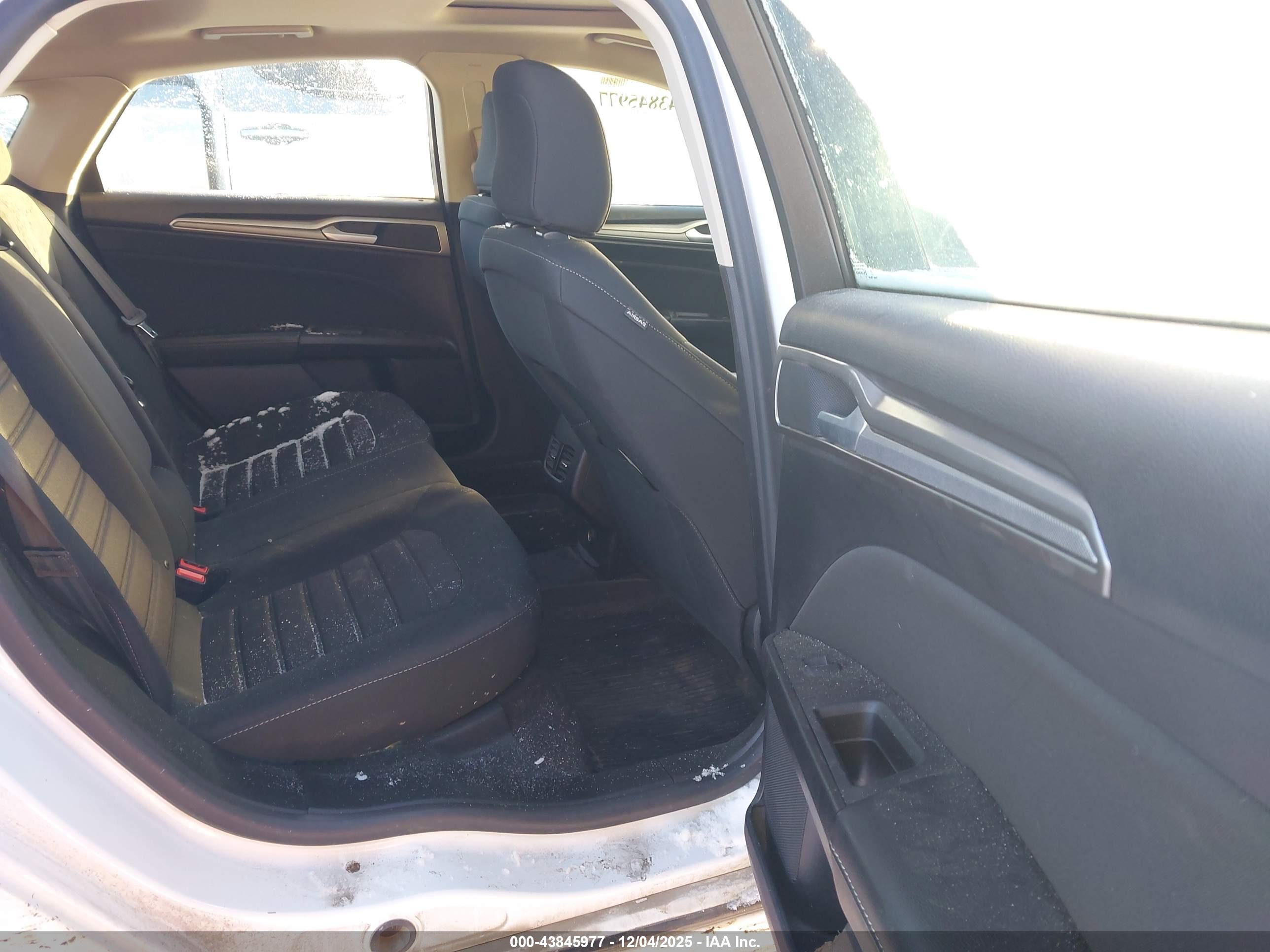 FORD FUSION image 8