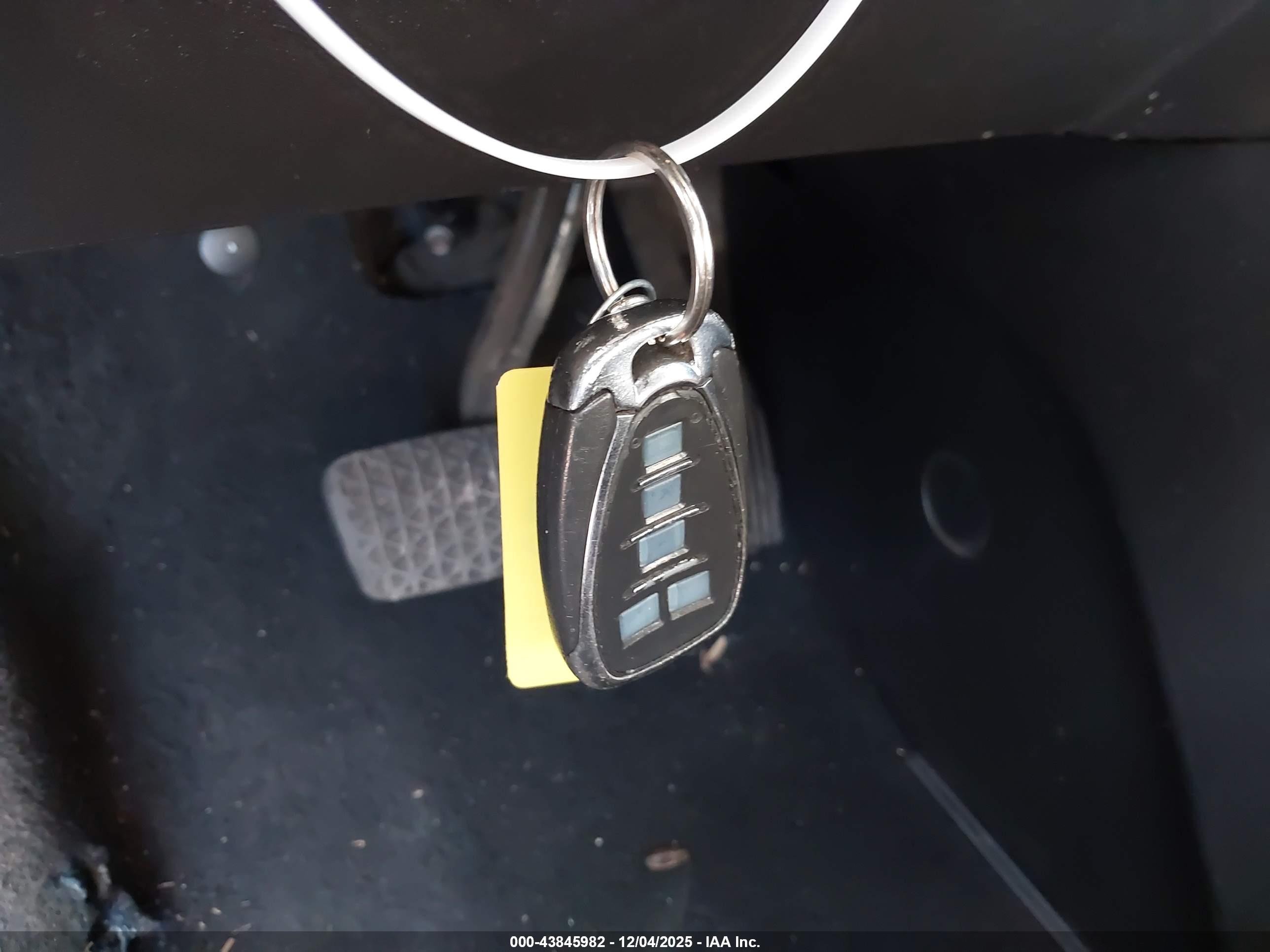 CHEVROLET EQUINOX image 11