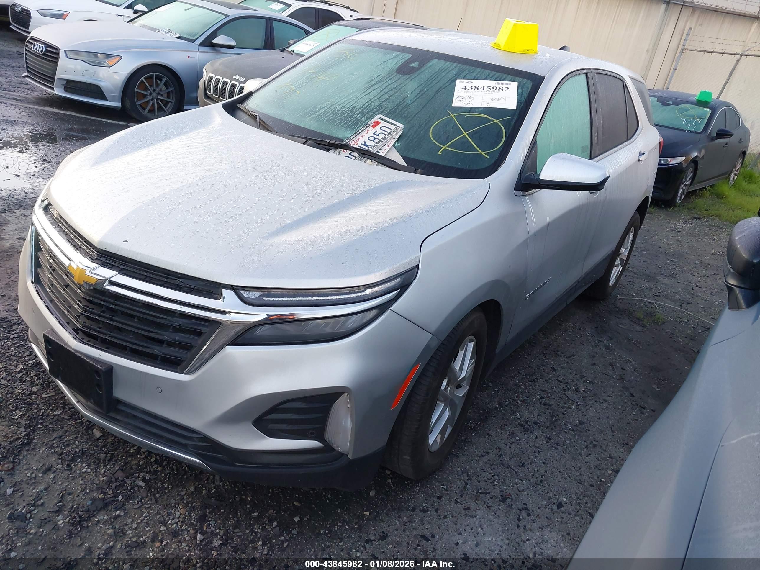CHEVROLET EQUINOX image 2