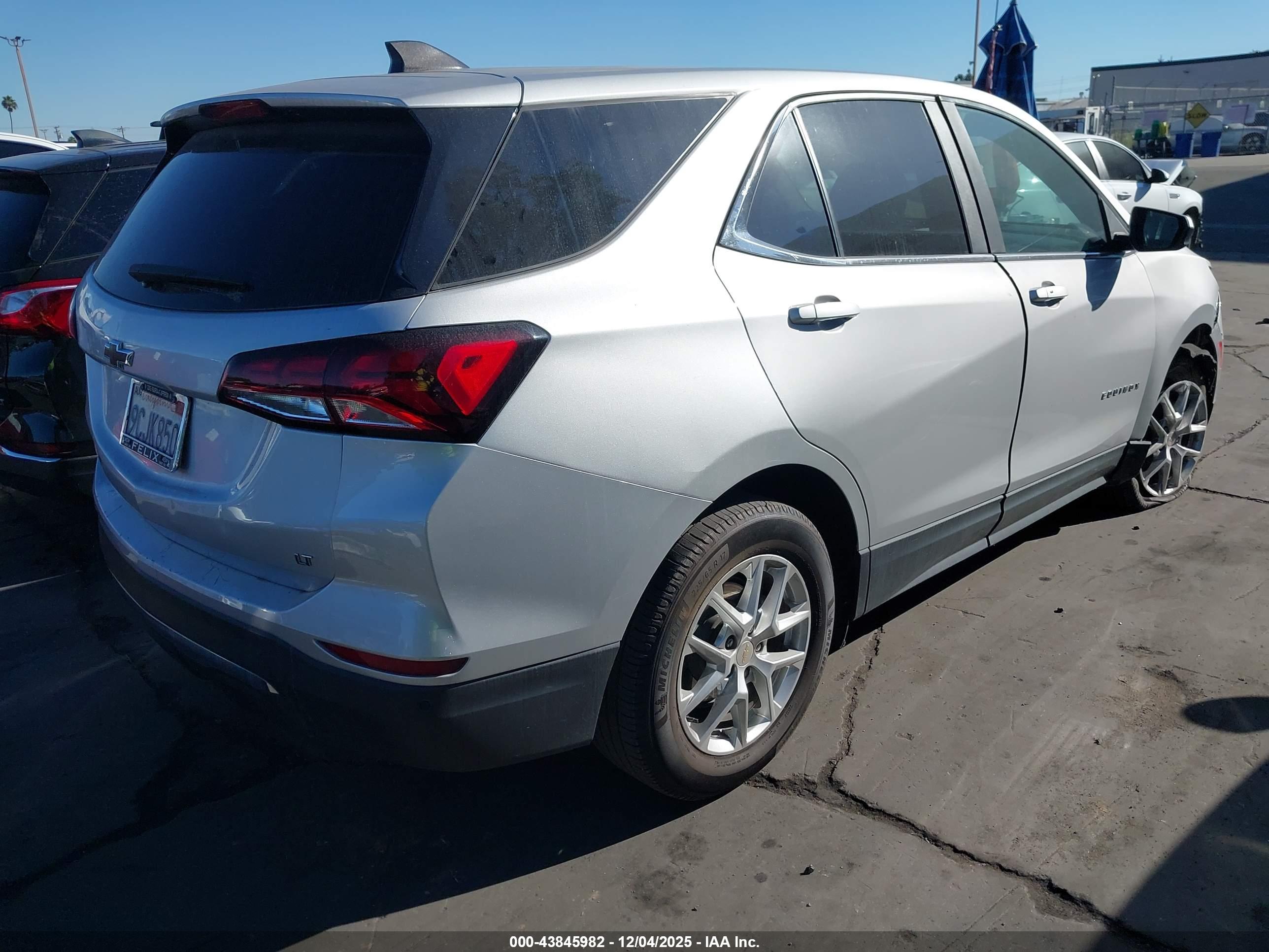 CHEVROLET EQUINOX image 4