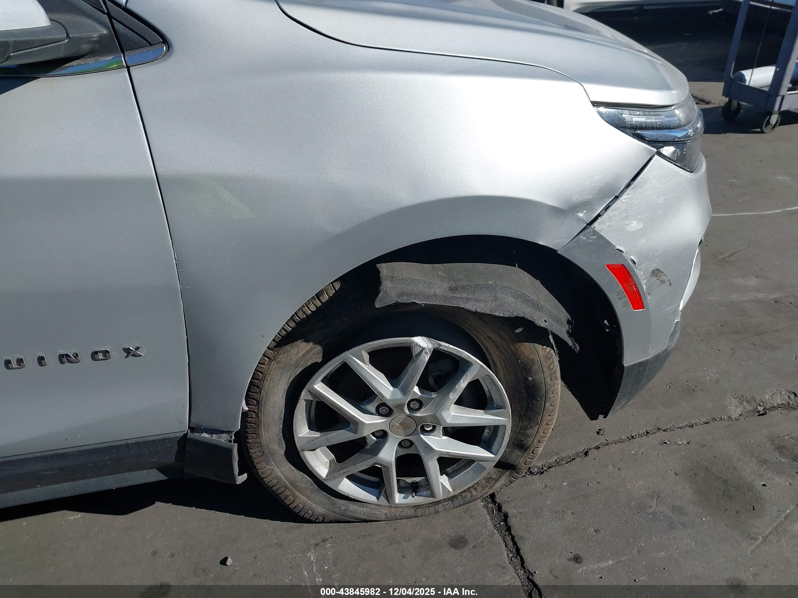 CHEVROLET EQUINOX image 6