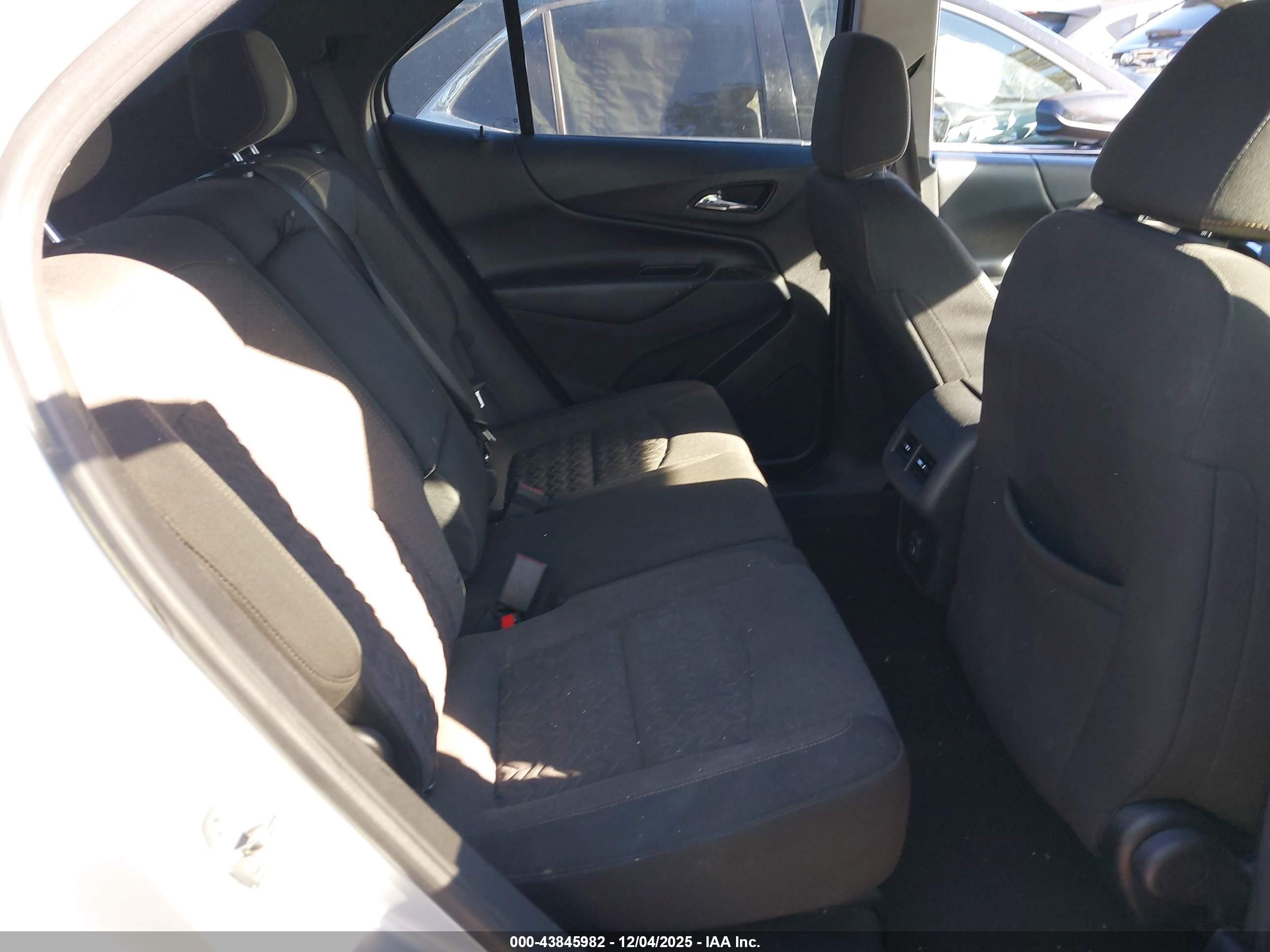 CHEVROLET EQUINOX image 8