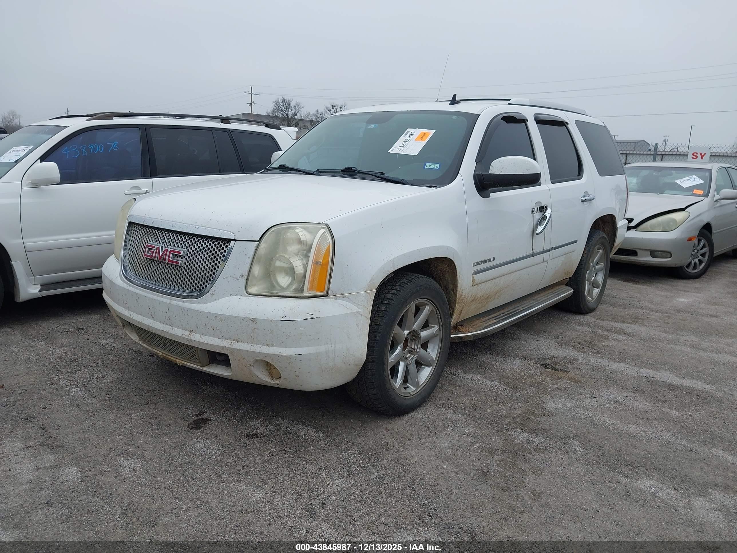 GMC YUKON image 2