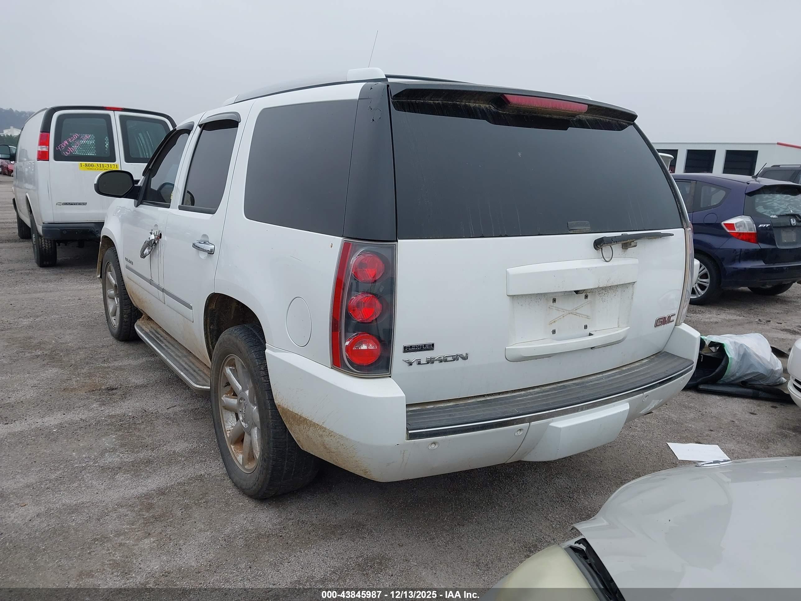 GMC YUKON image 3