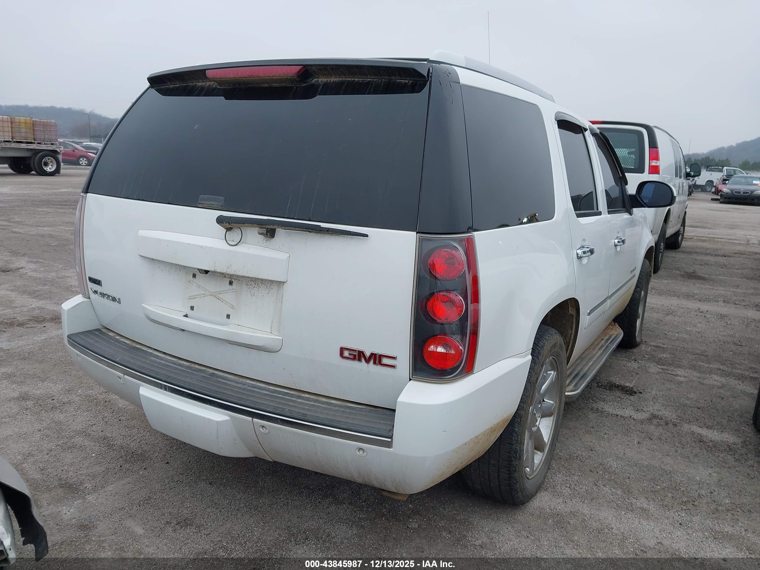 GMC YUKON image 4