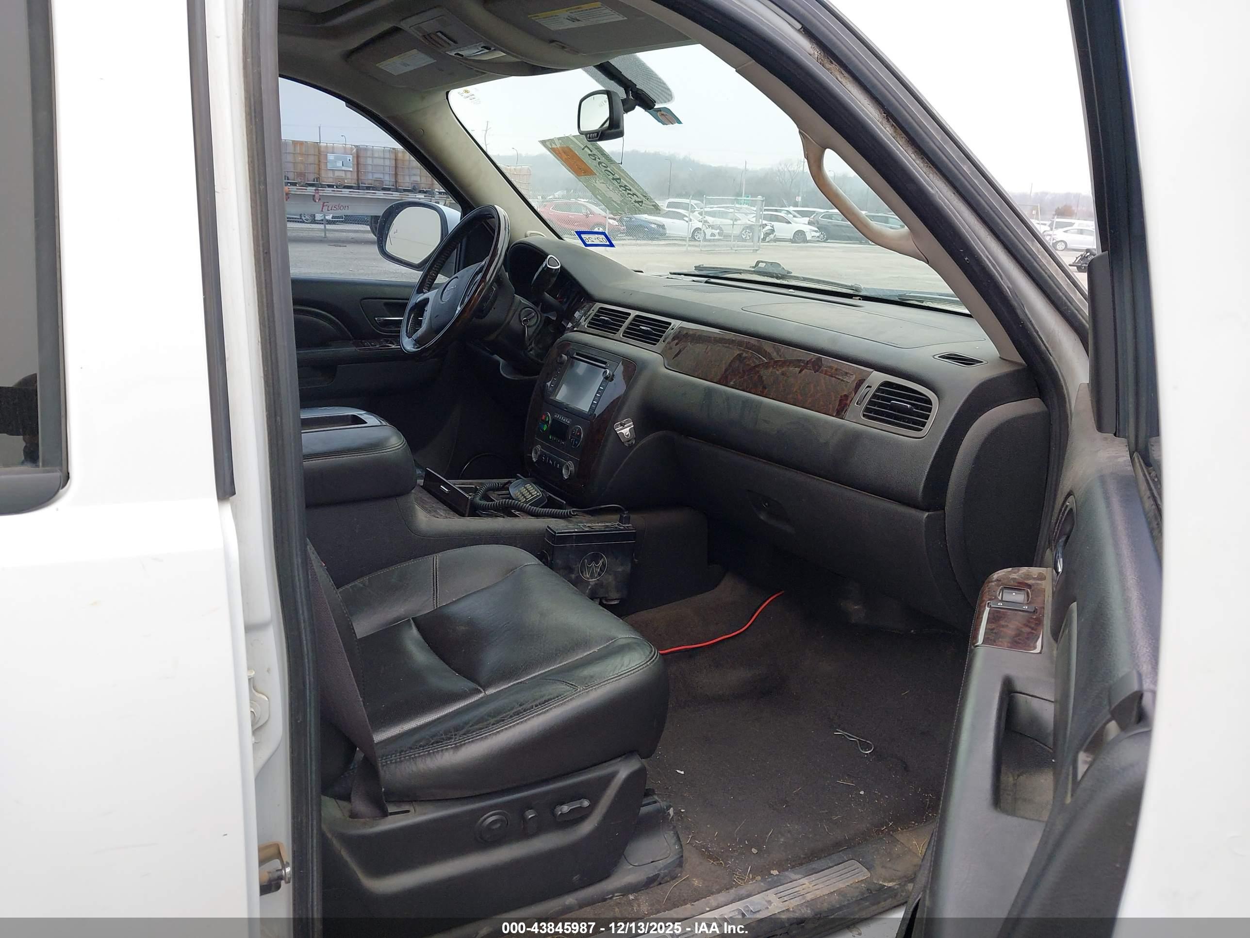 GMC YUKON image 5
