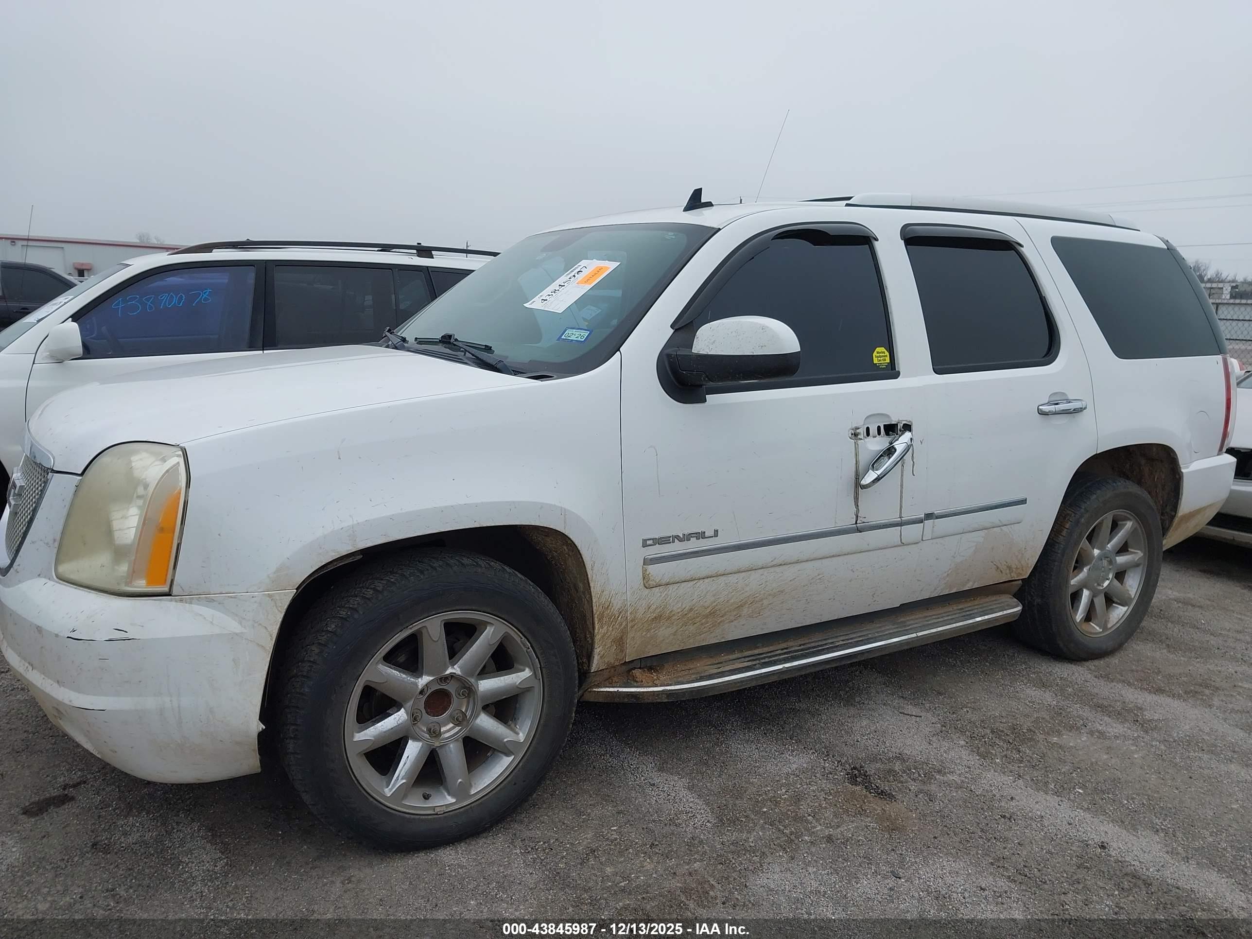 GMC YUKON image 6