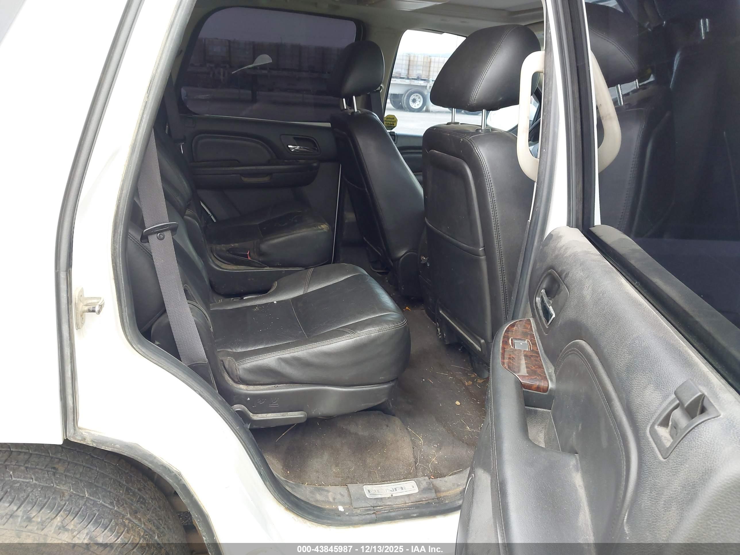 GMC YUKON image 8