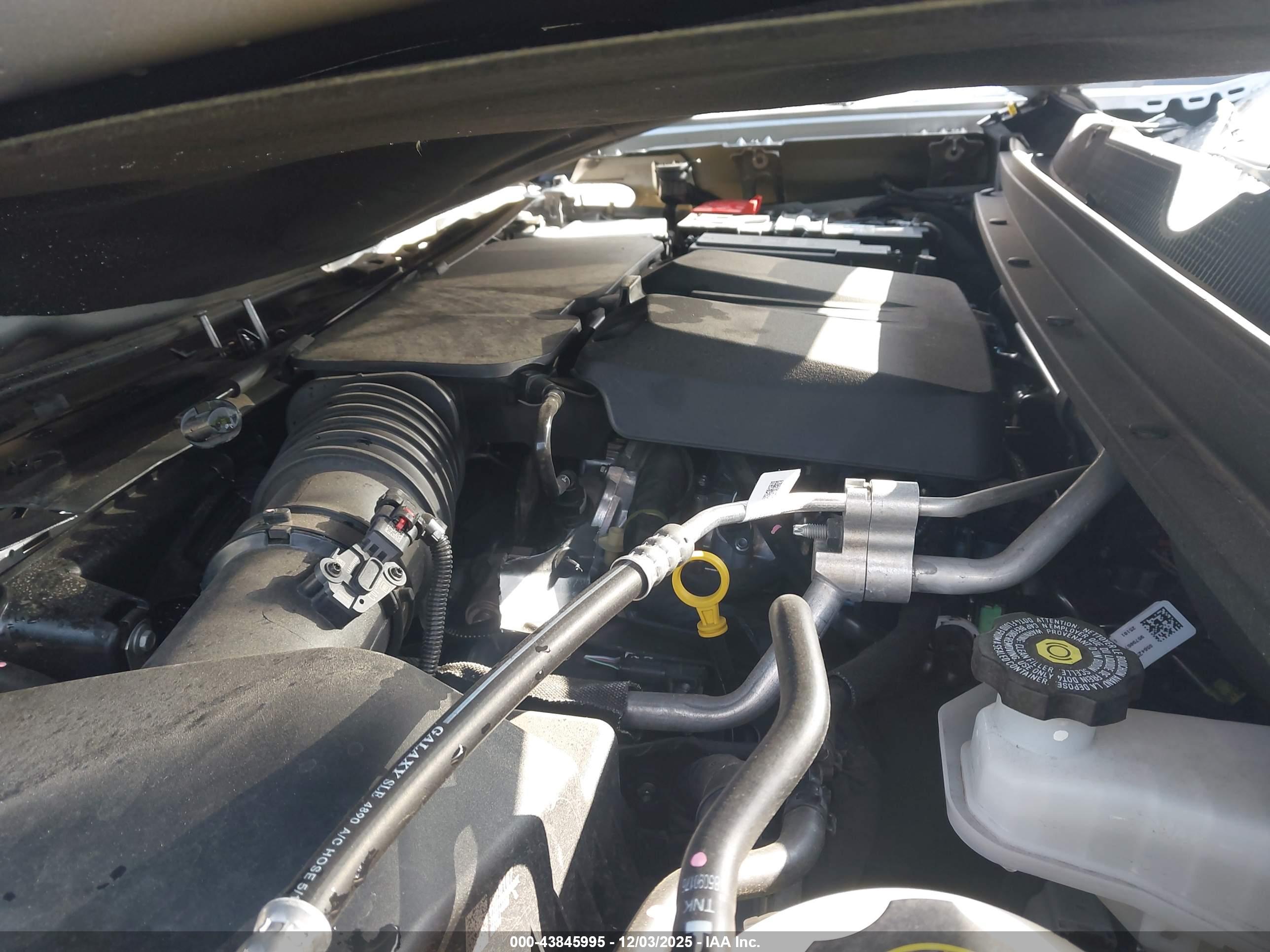 CHEVROLET COLORADO image 10
