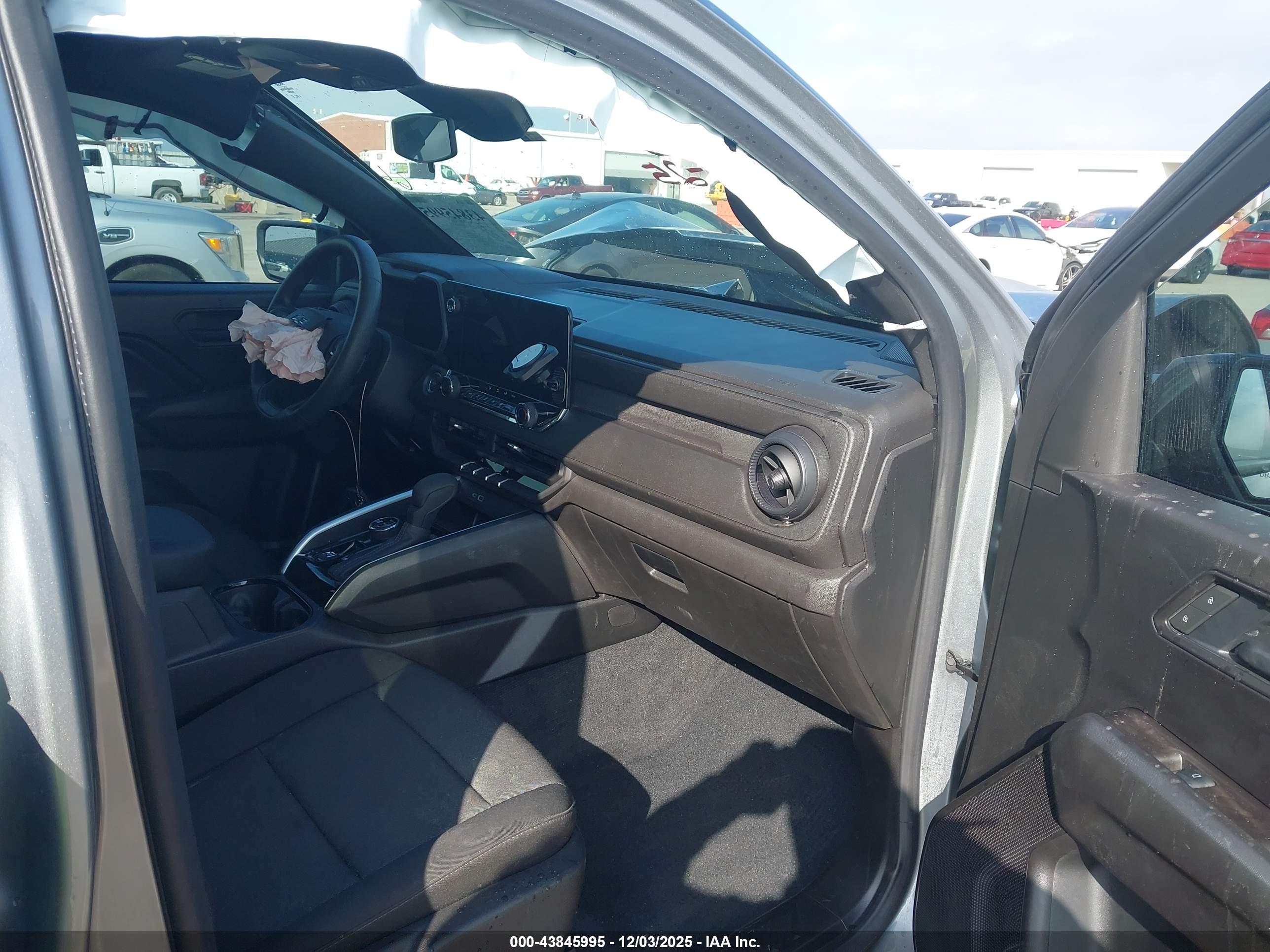 CHEVROLET COLORADO image 5