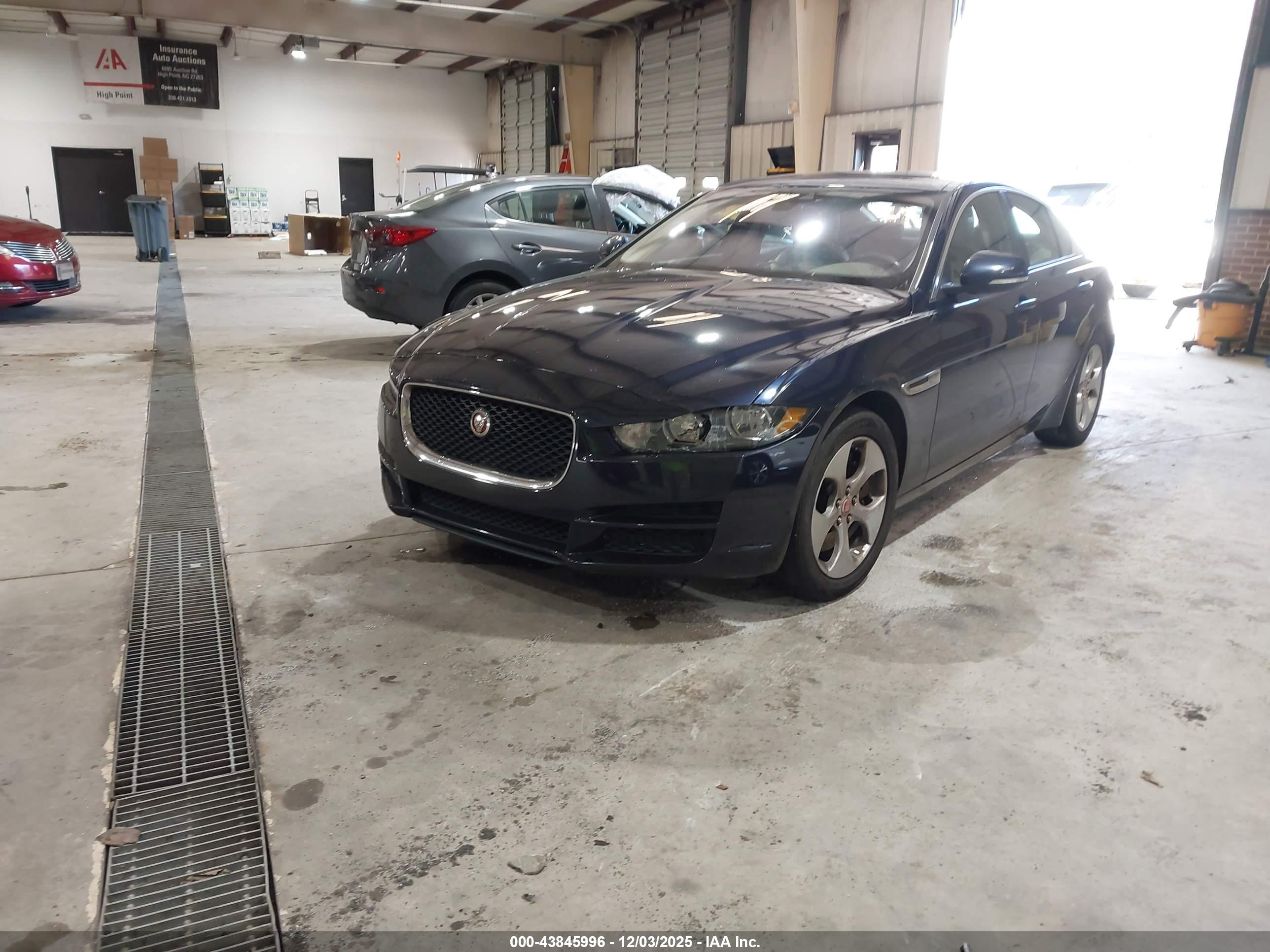 JAGUAR XE image 2
