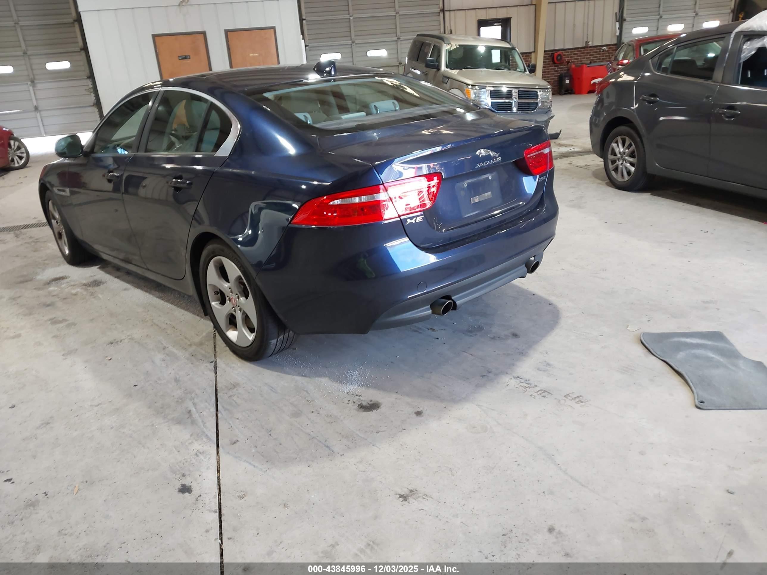 JAGUAR XE image 3