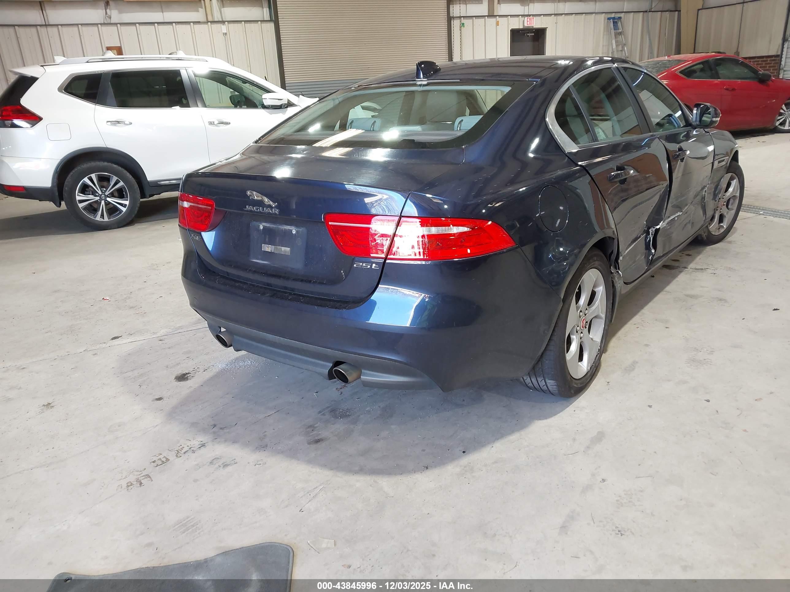 JAGUAR XE image 4