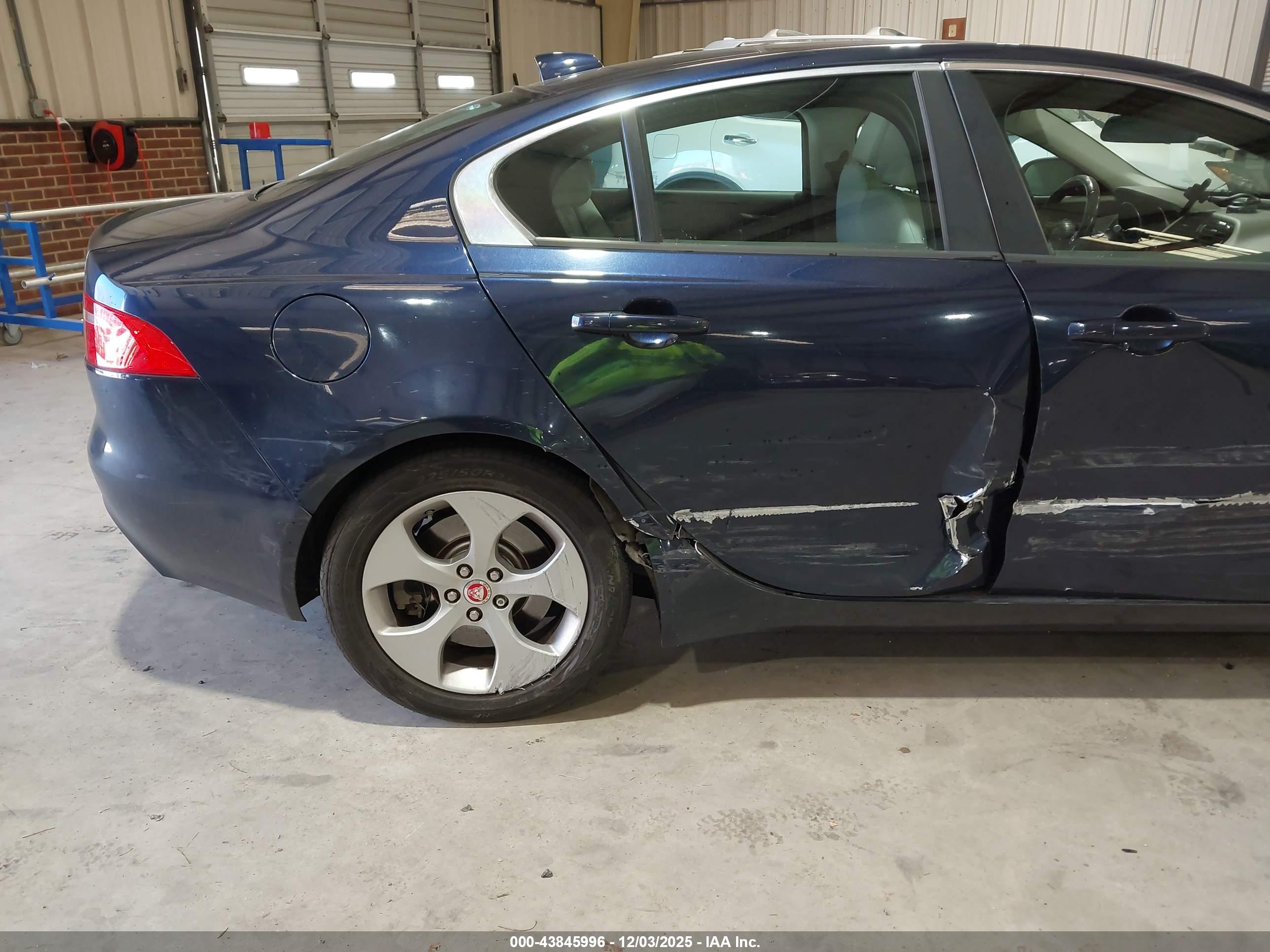 JAGUAR XE image 6