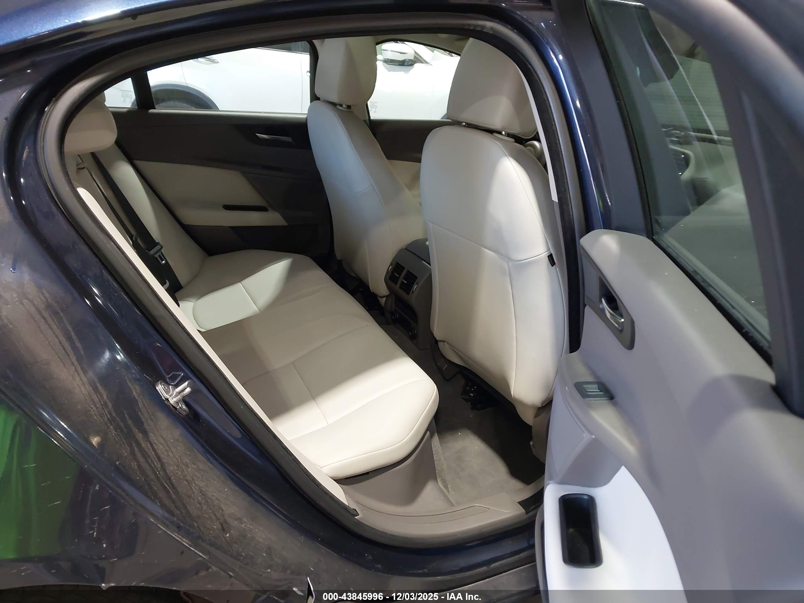 JAGUAR XE image 8