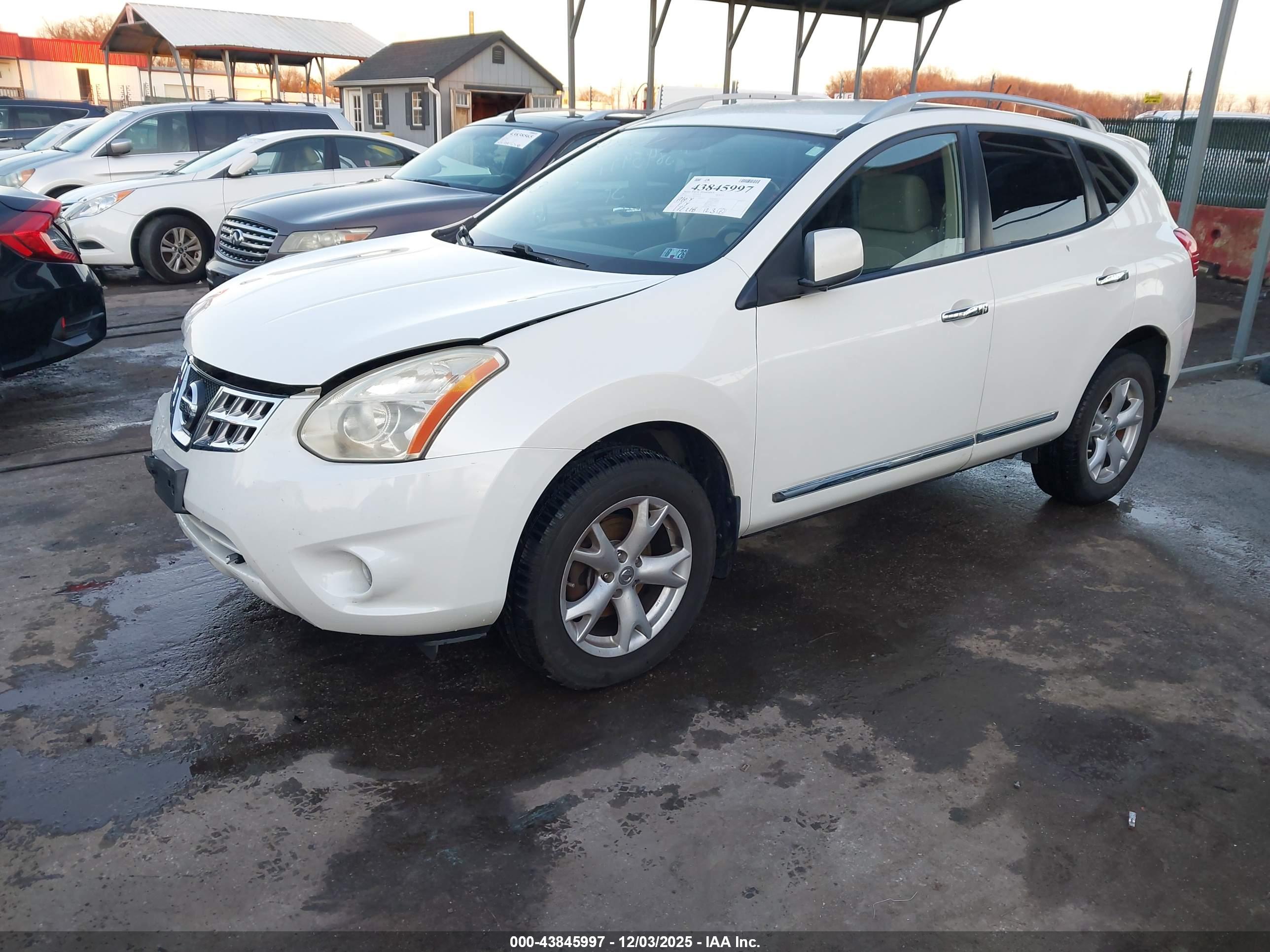 NISSAN ROGUE image 2