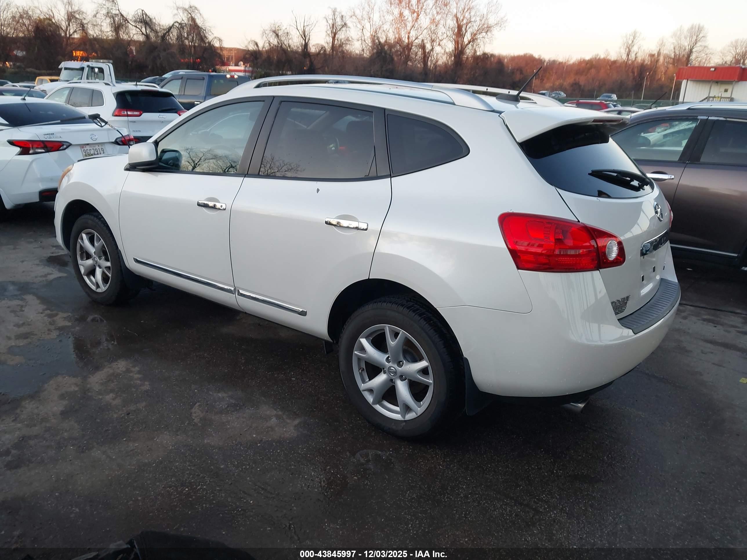 NISSAN ROGUE image 3