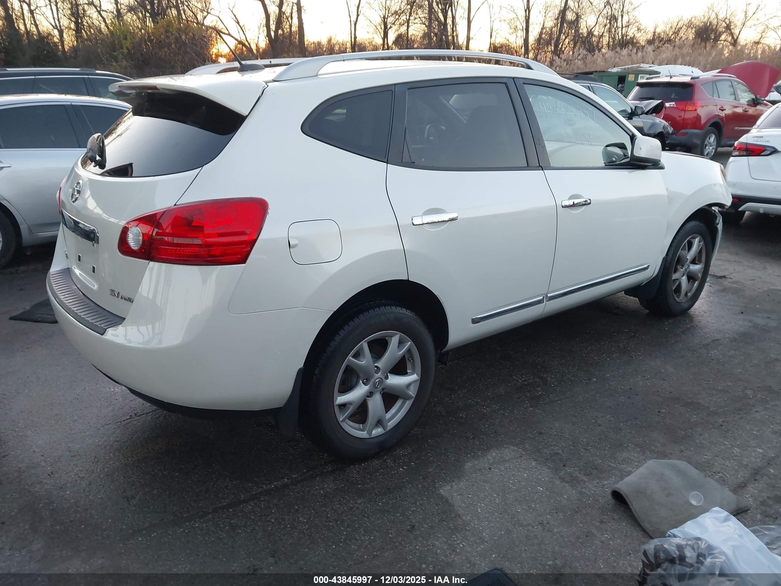 NISSAN ROGUE image 4