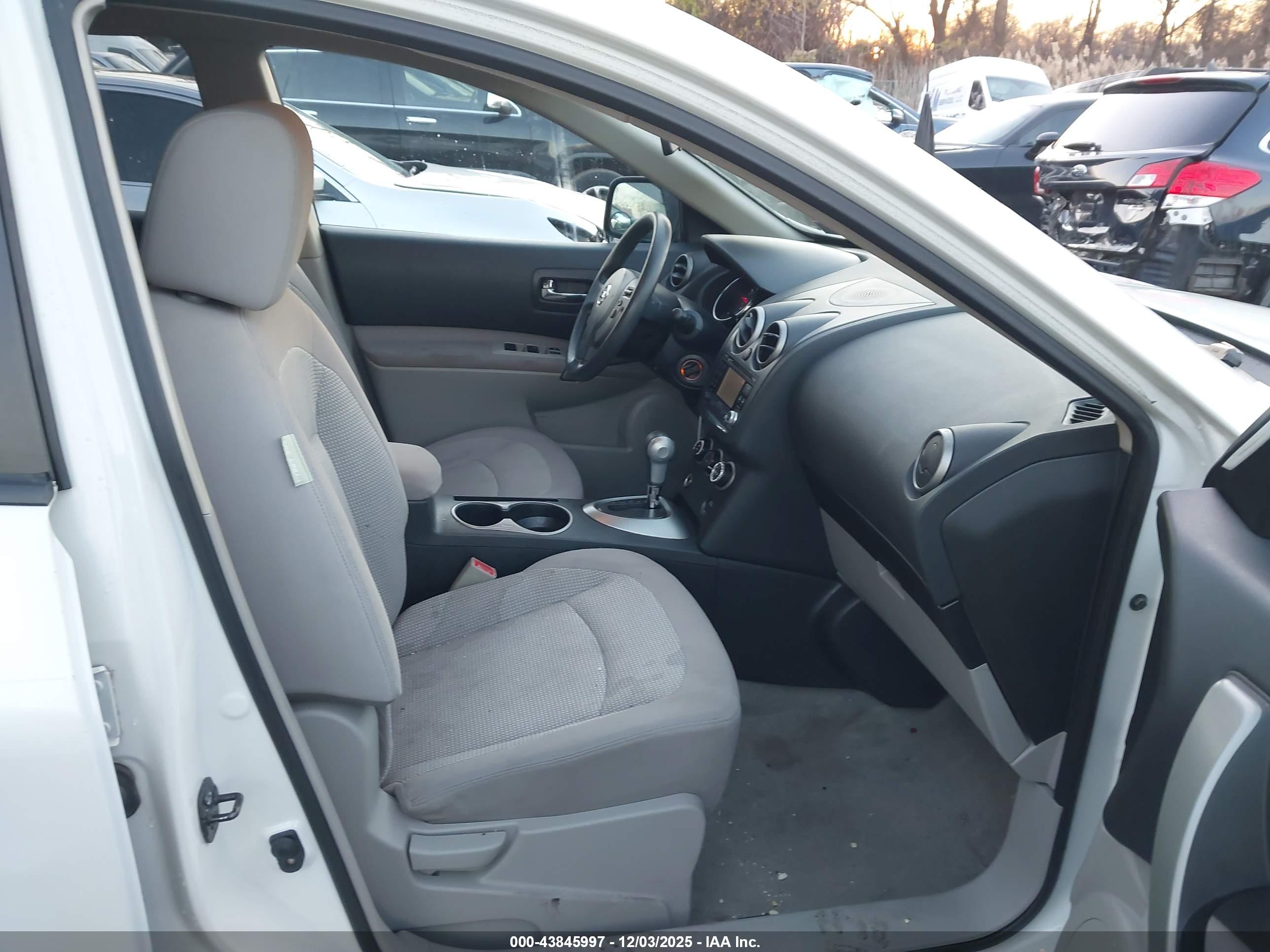 NISSAN ROGUE image 5