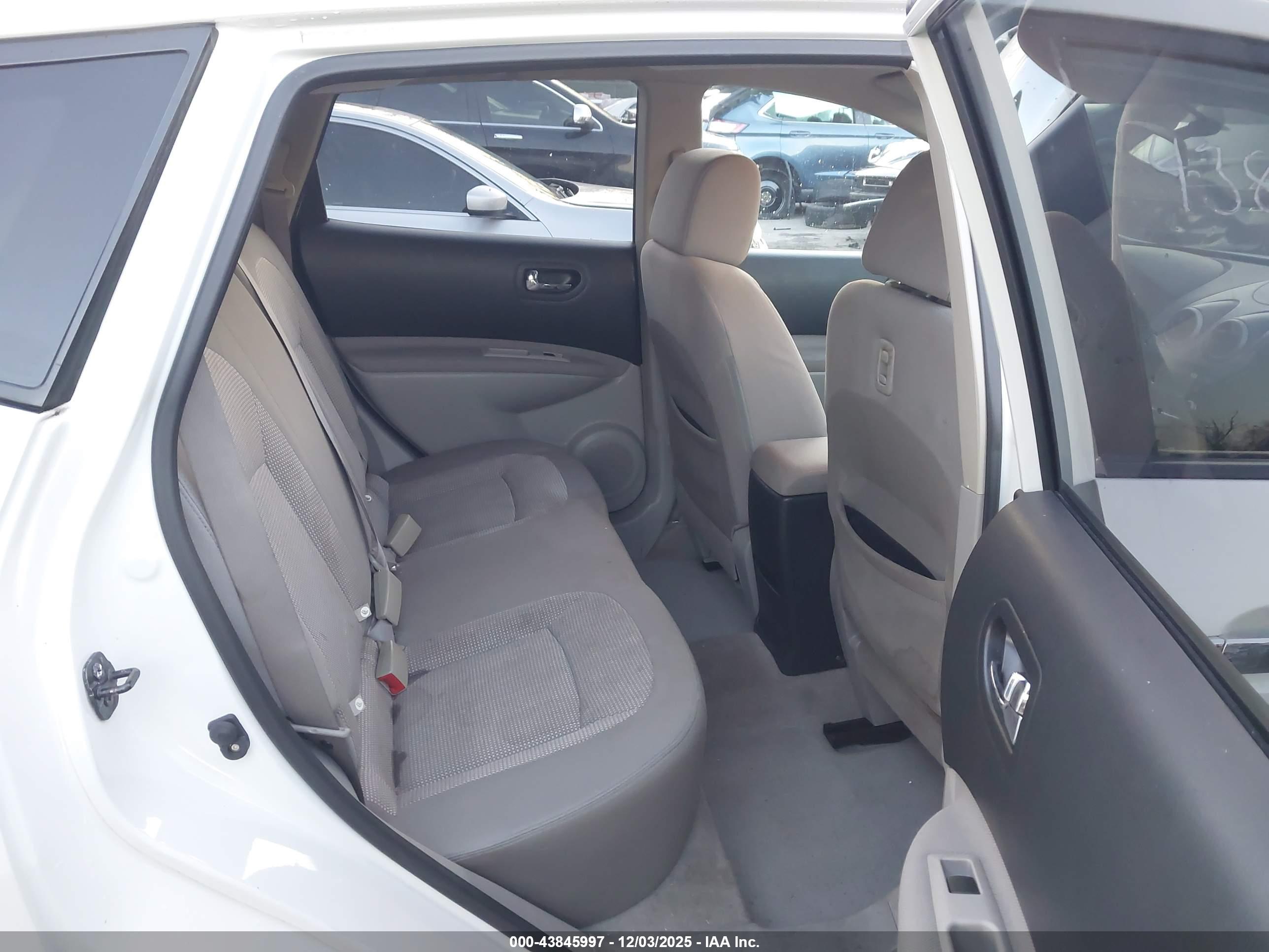 NISSAN ROGUE image 8