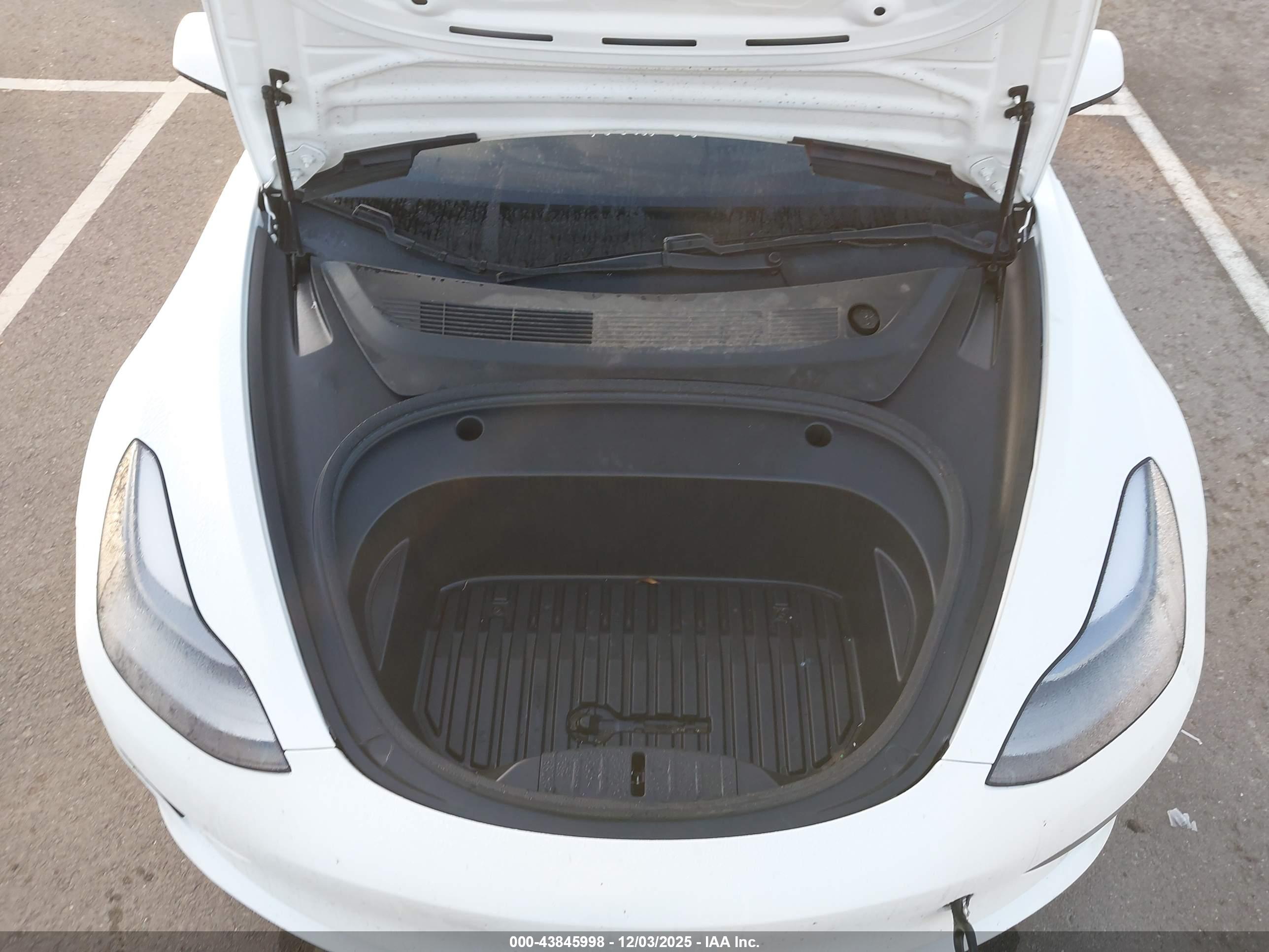 TESLA MODEL image 10