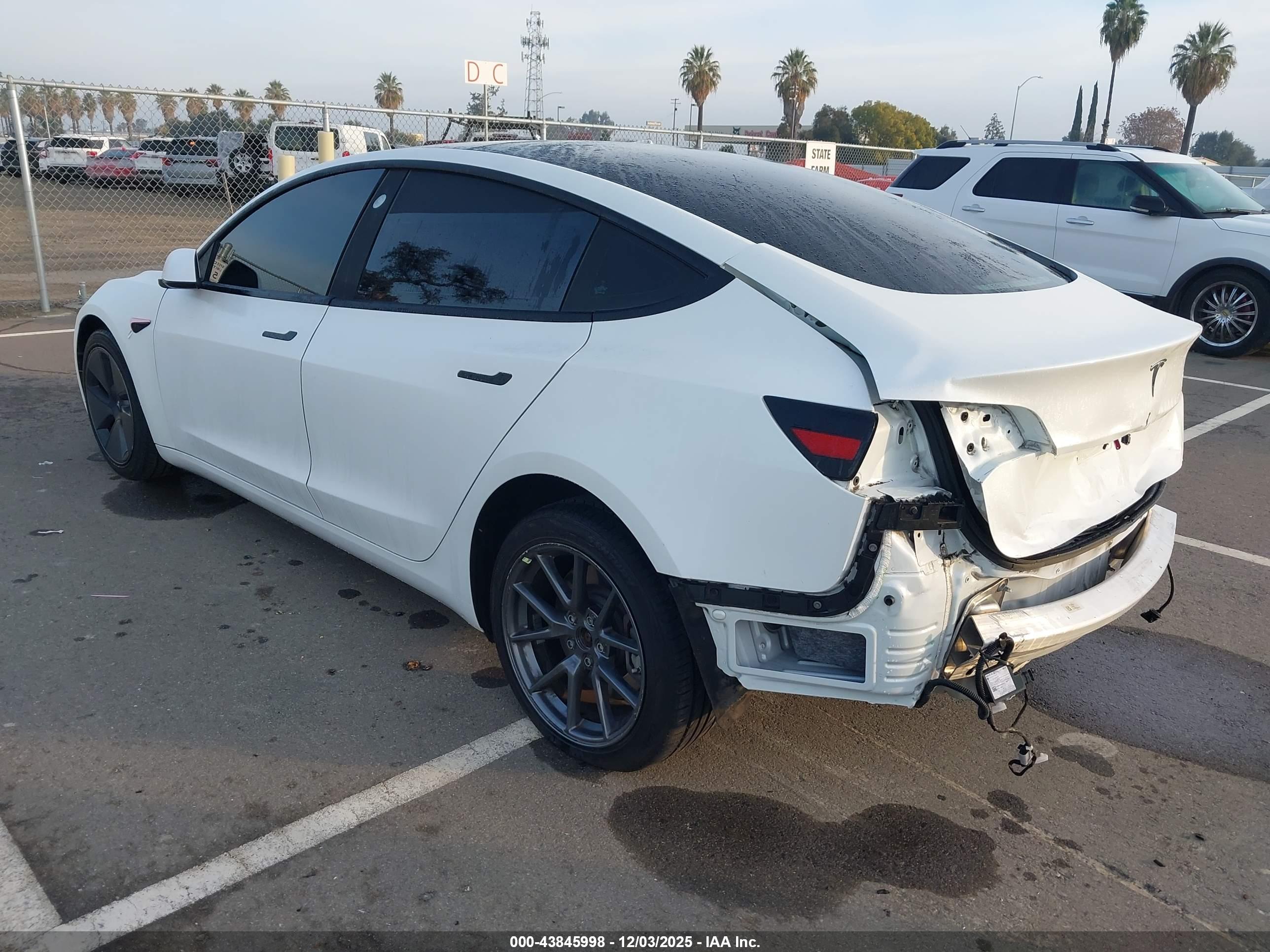 TESLA MODEL image 3