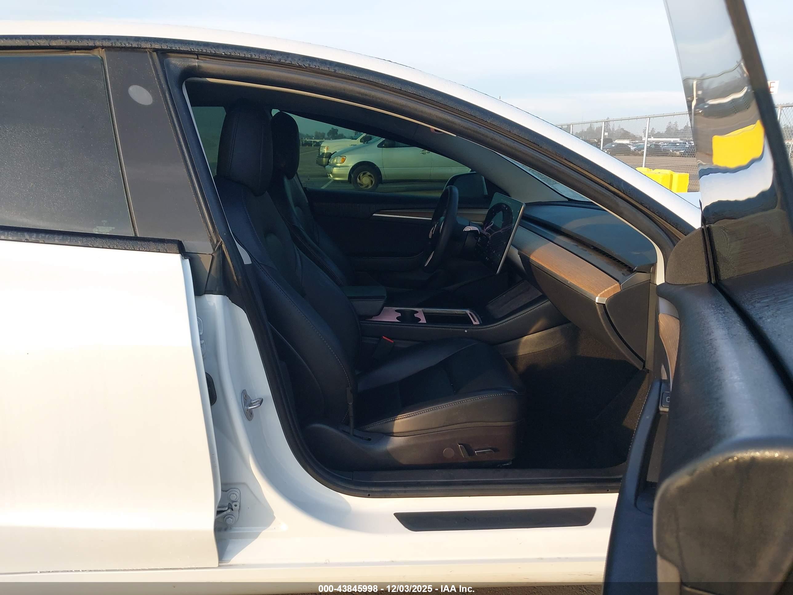 TESLA MODEL image 5