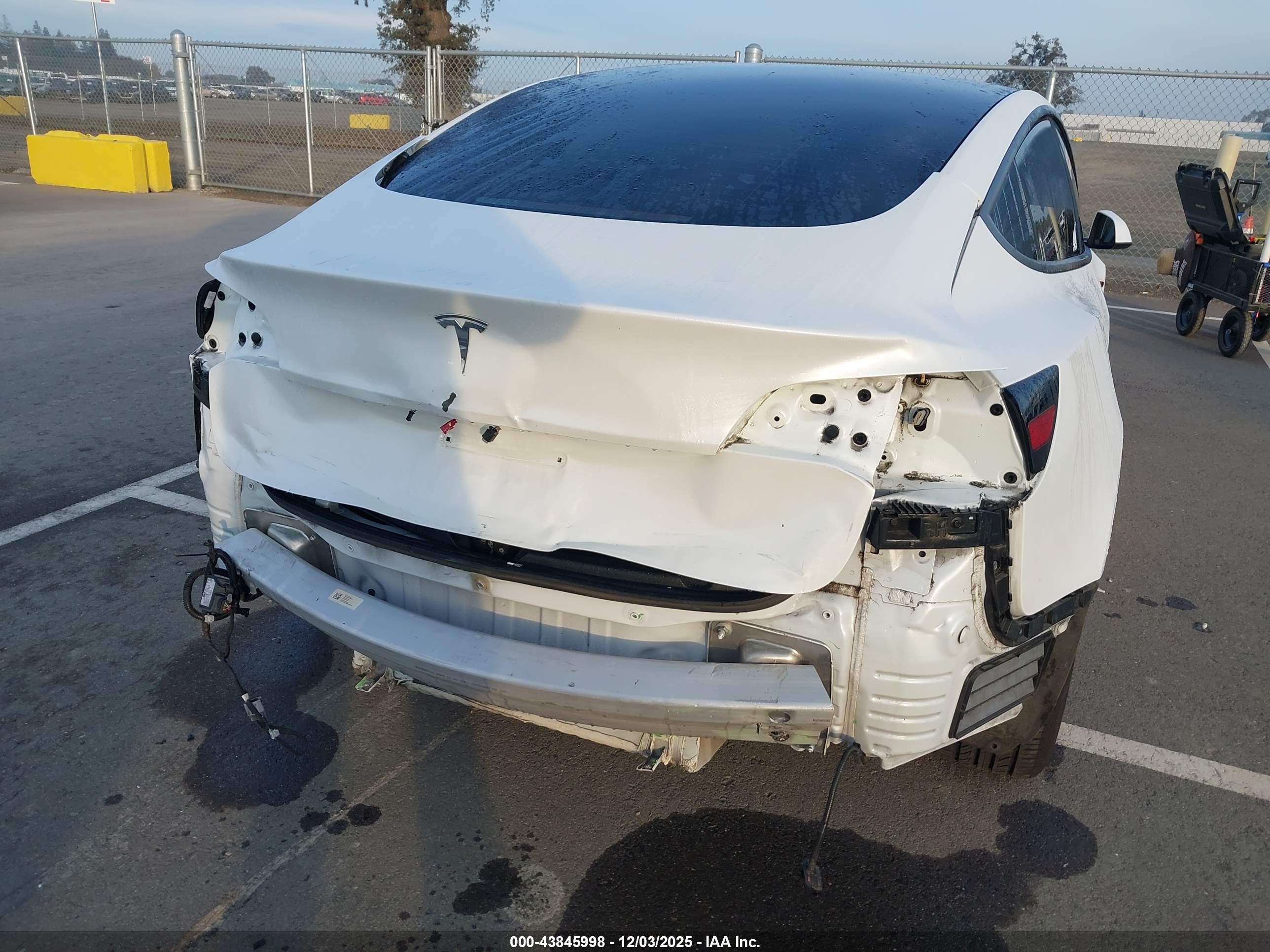 TESLA MODEL image 6