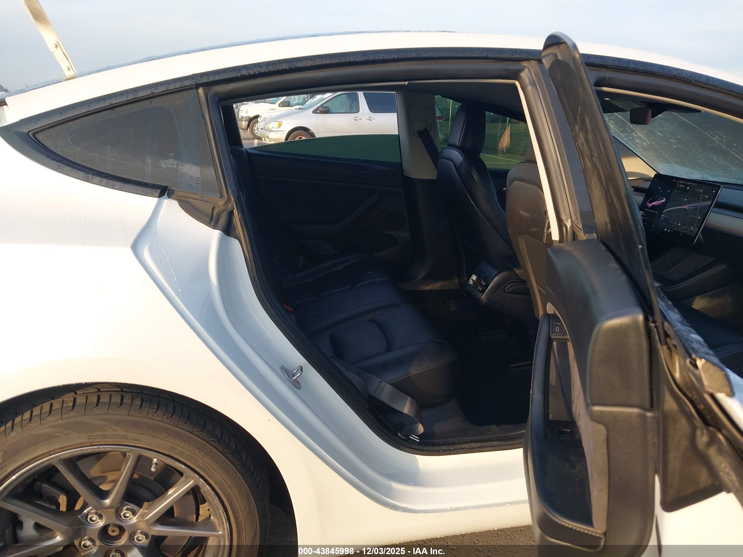 TESLA MODEL image 8