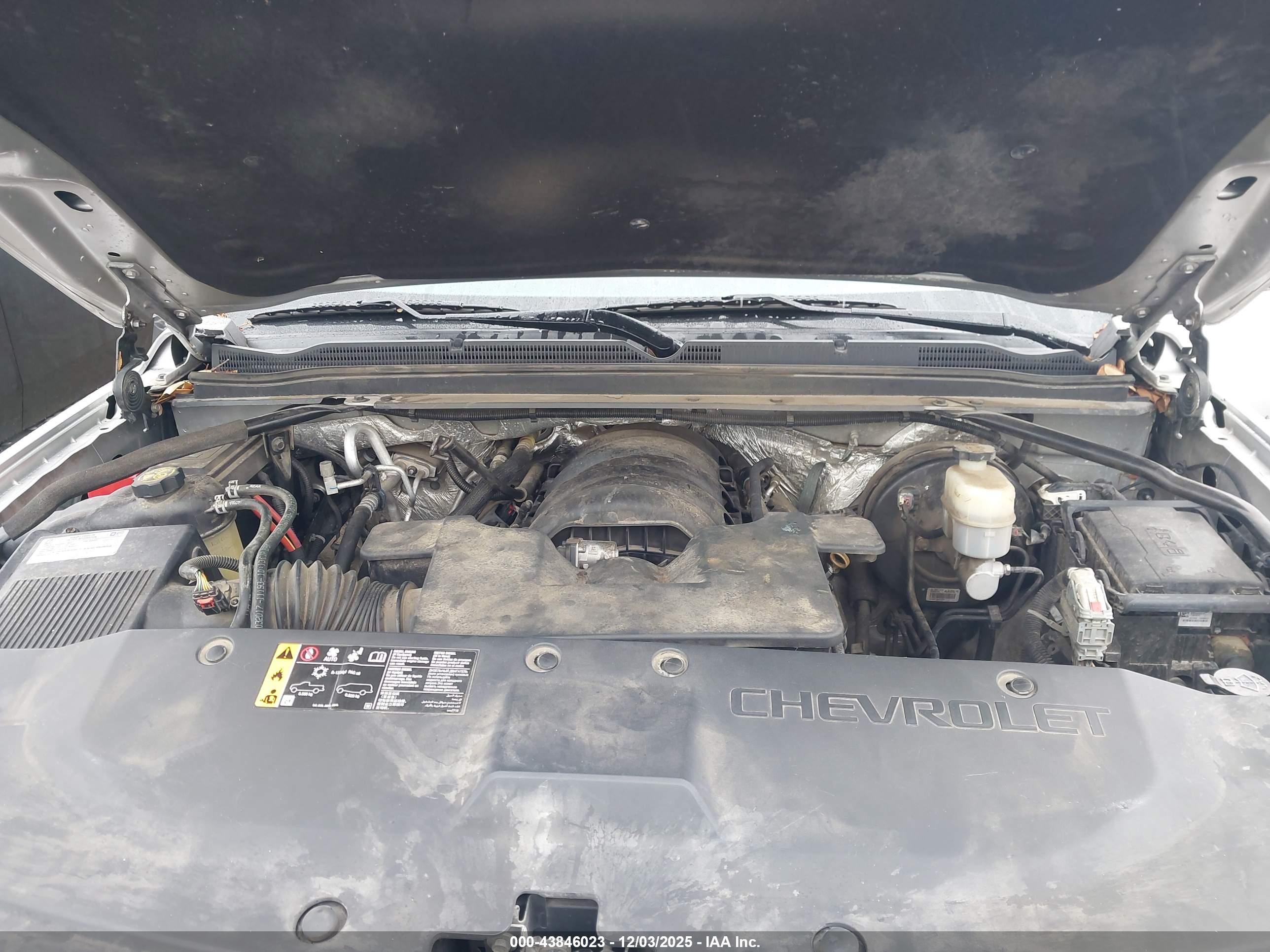 CHEVROLET SUBURBAN image 10