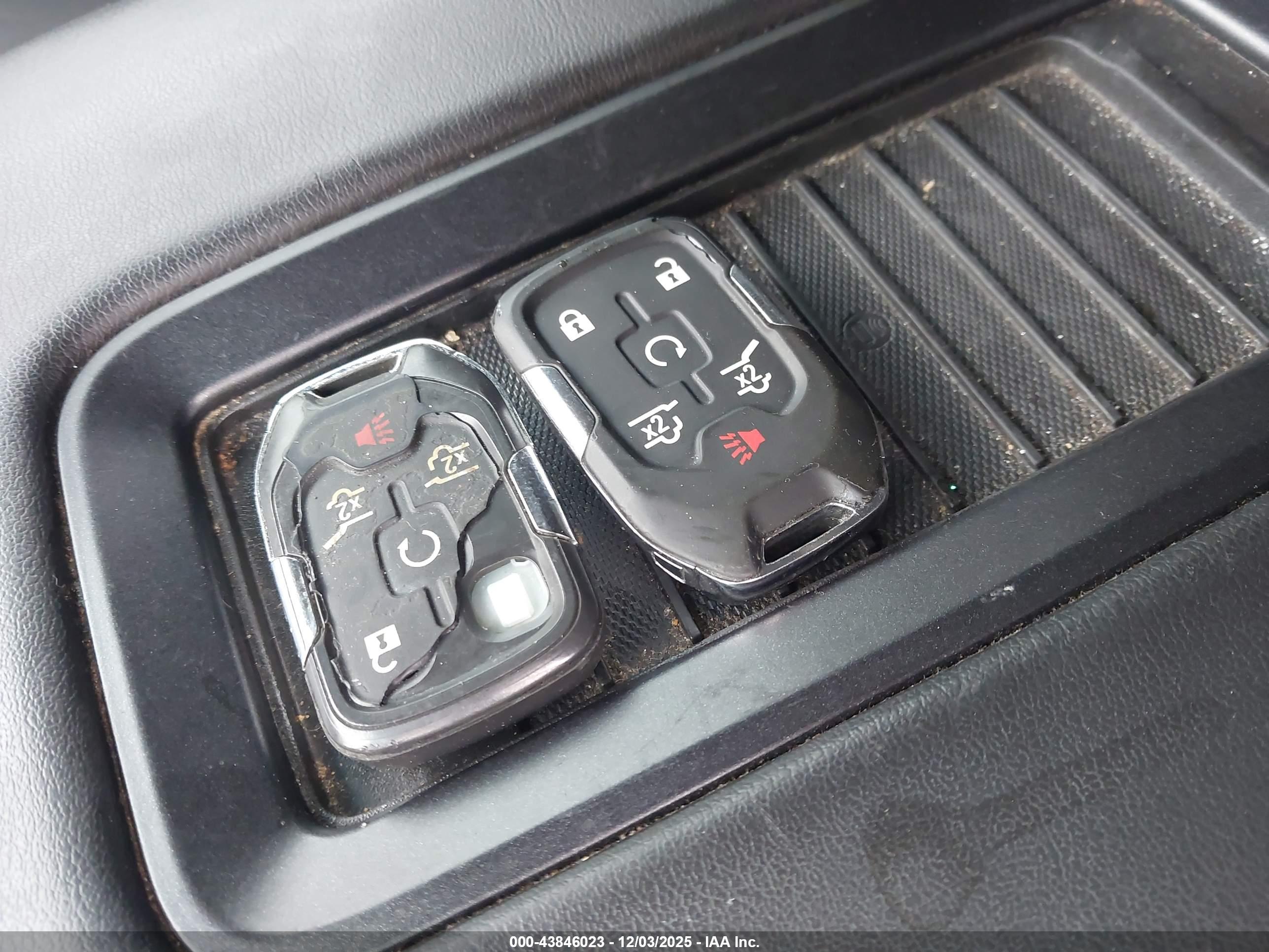 CHEVROLET SUBURBAN image 11