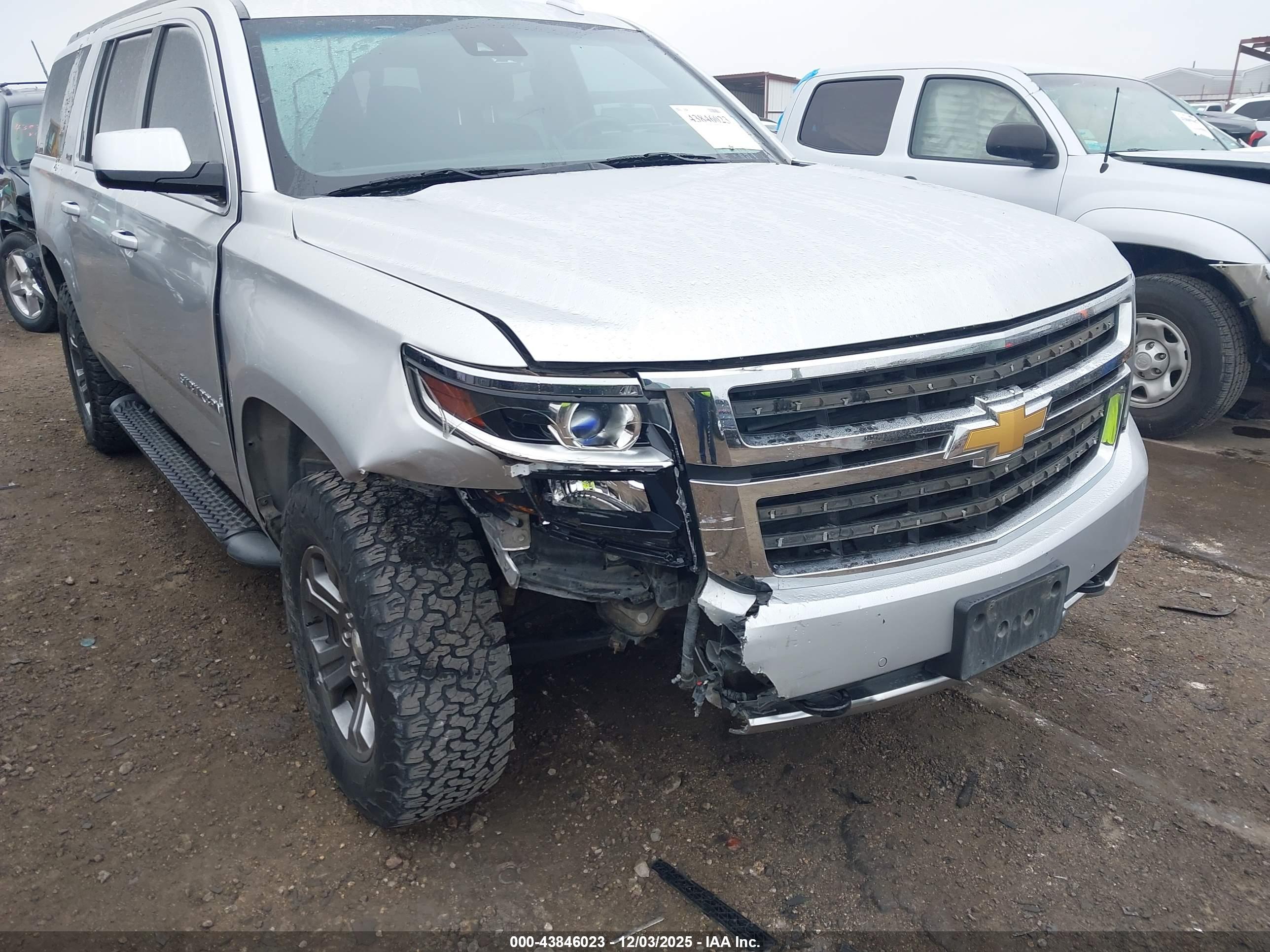 CHEVROLET SUBURBAN image 6