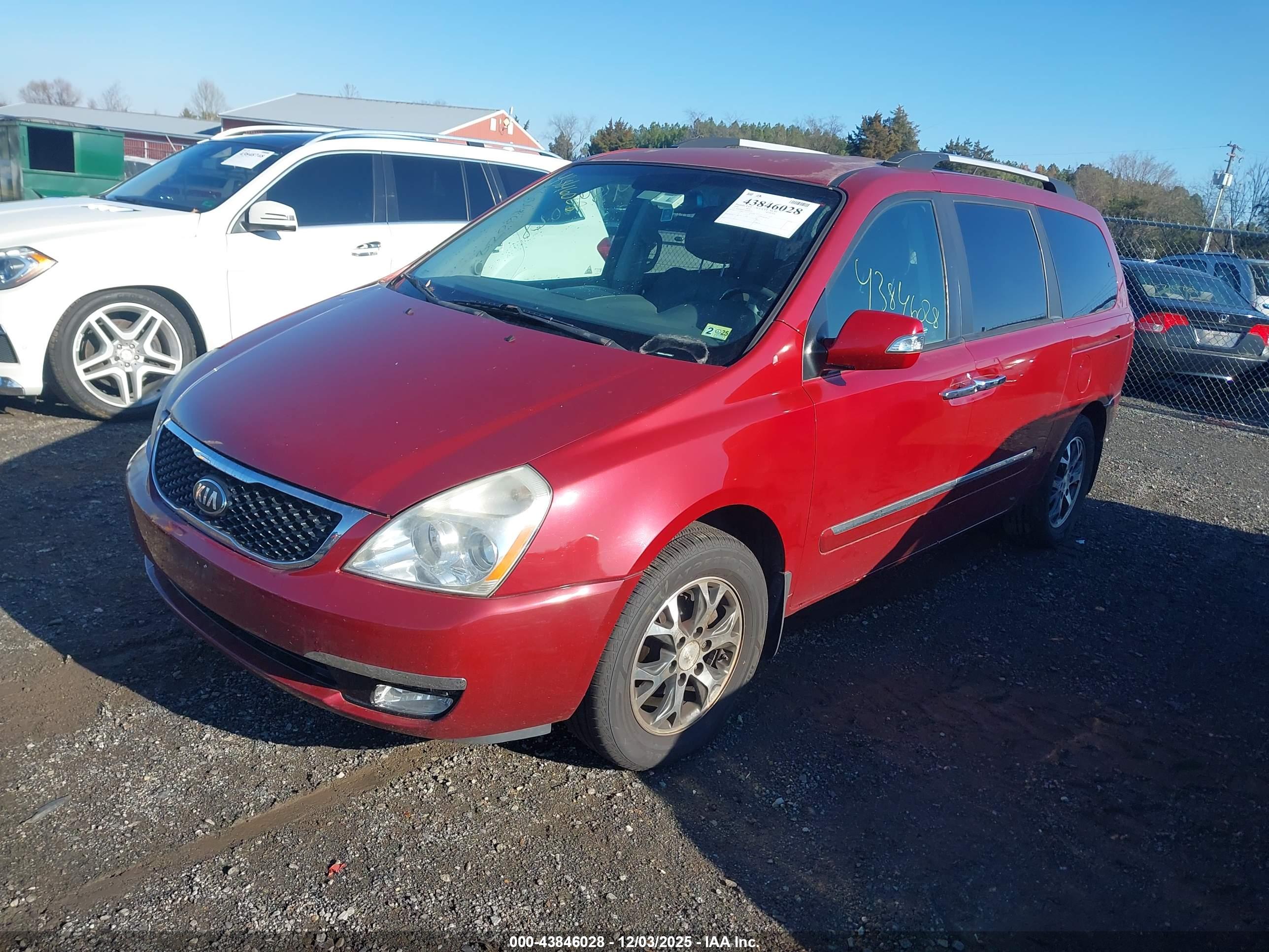 KIA SEDONA image 2