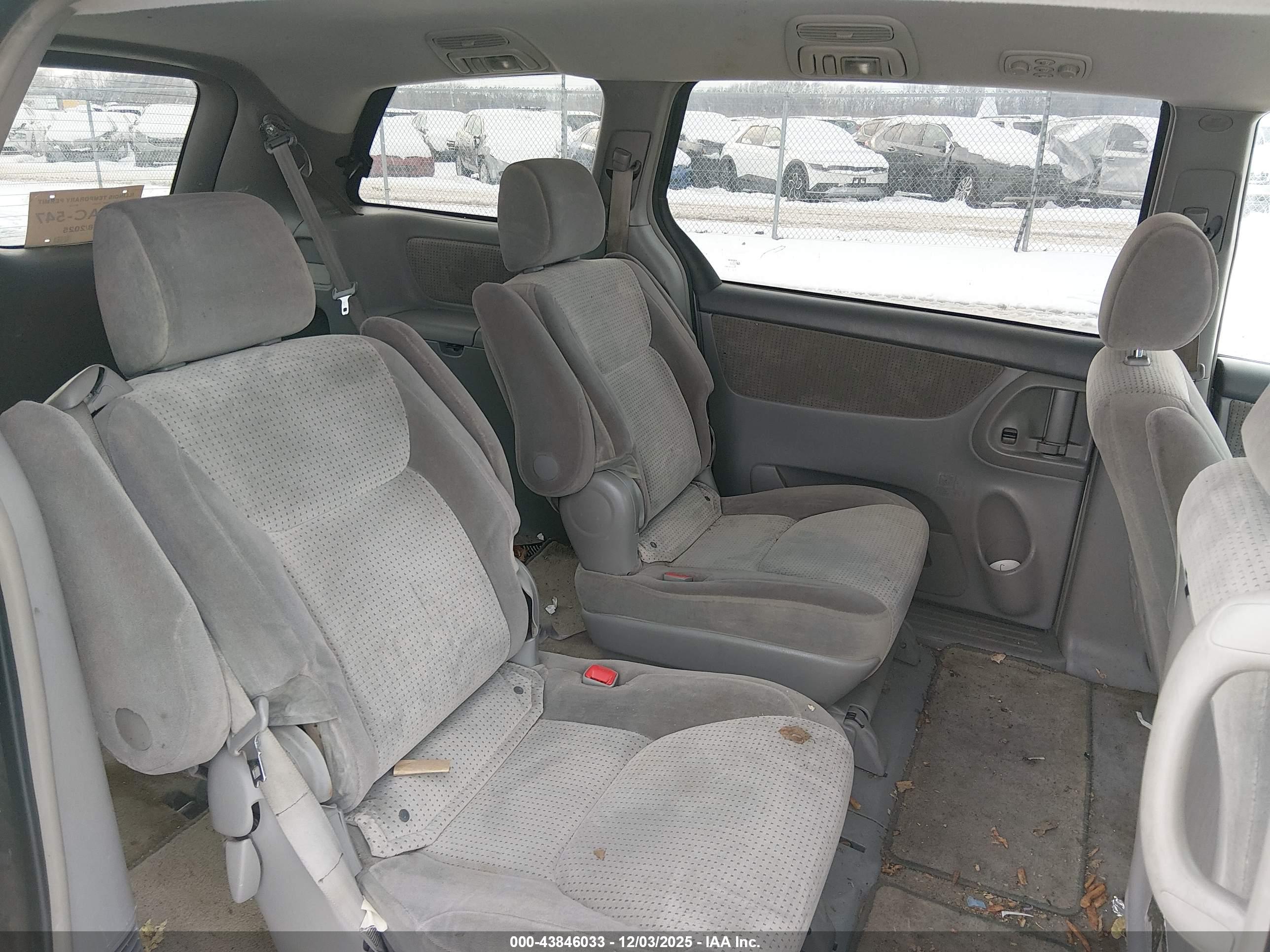 TOYOTA SIENNA image 8