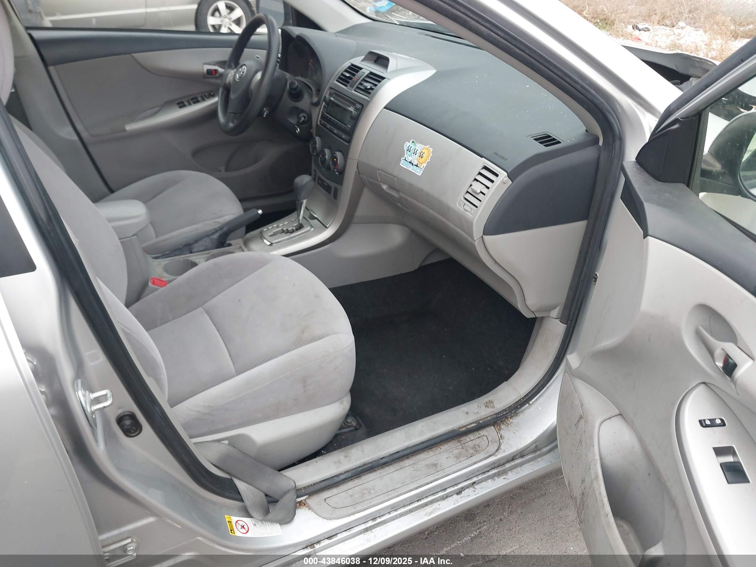TOYOTA COROLLA image 5