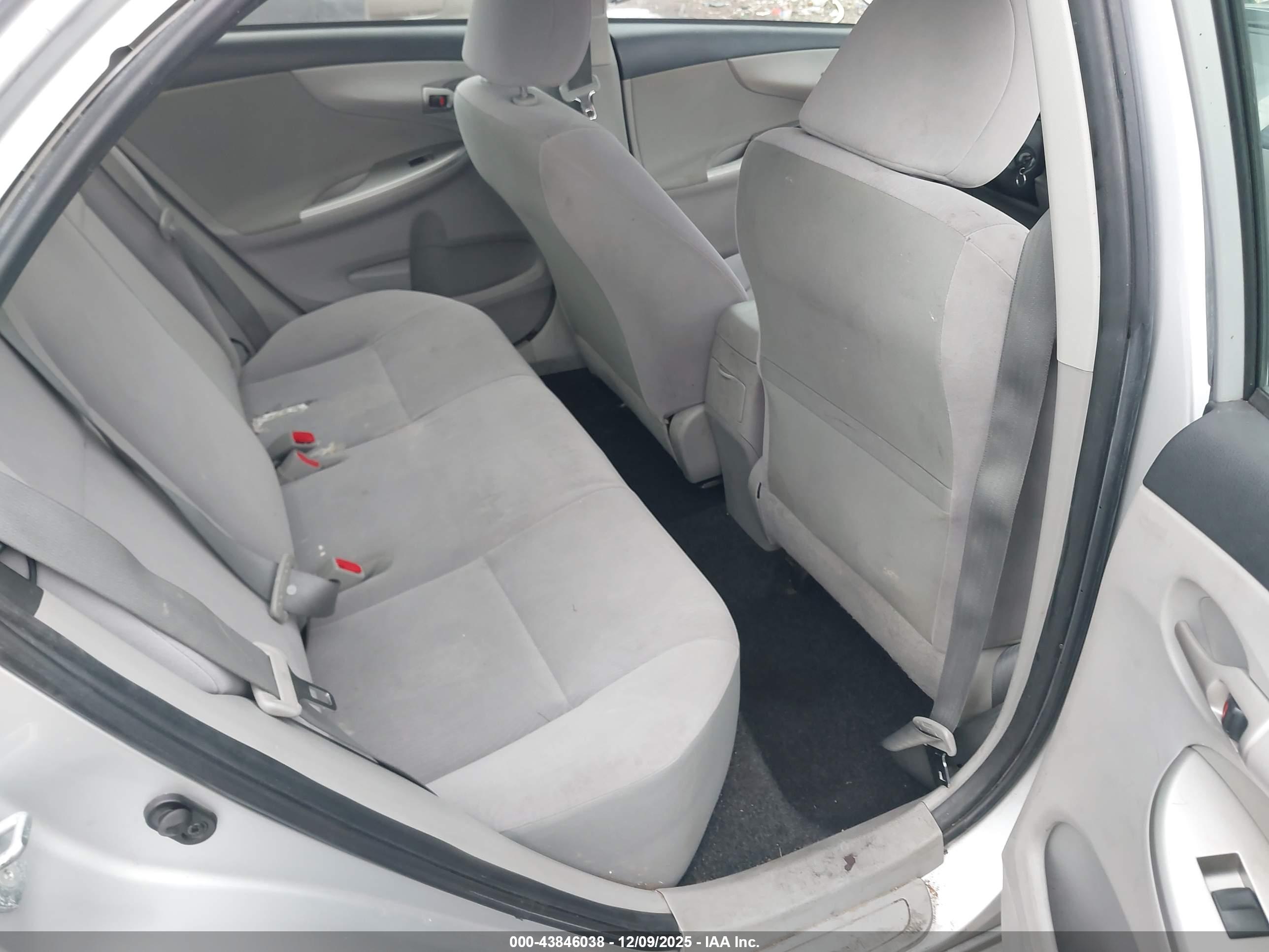 TOYOTA COROLLA image 8
