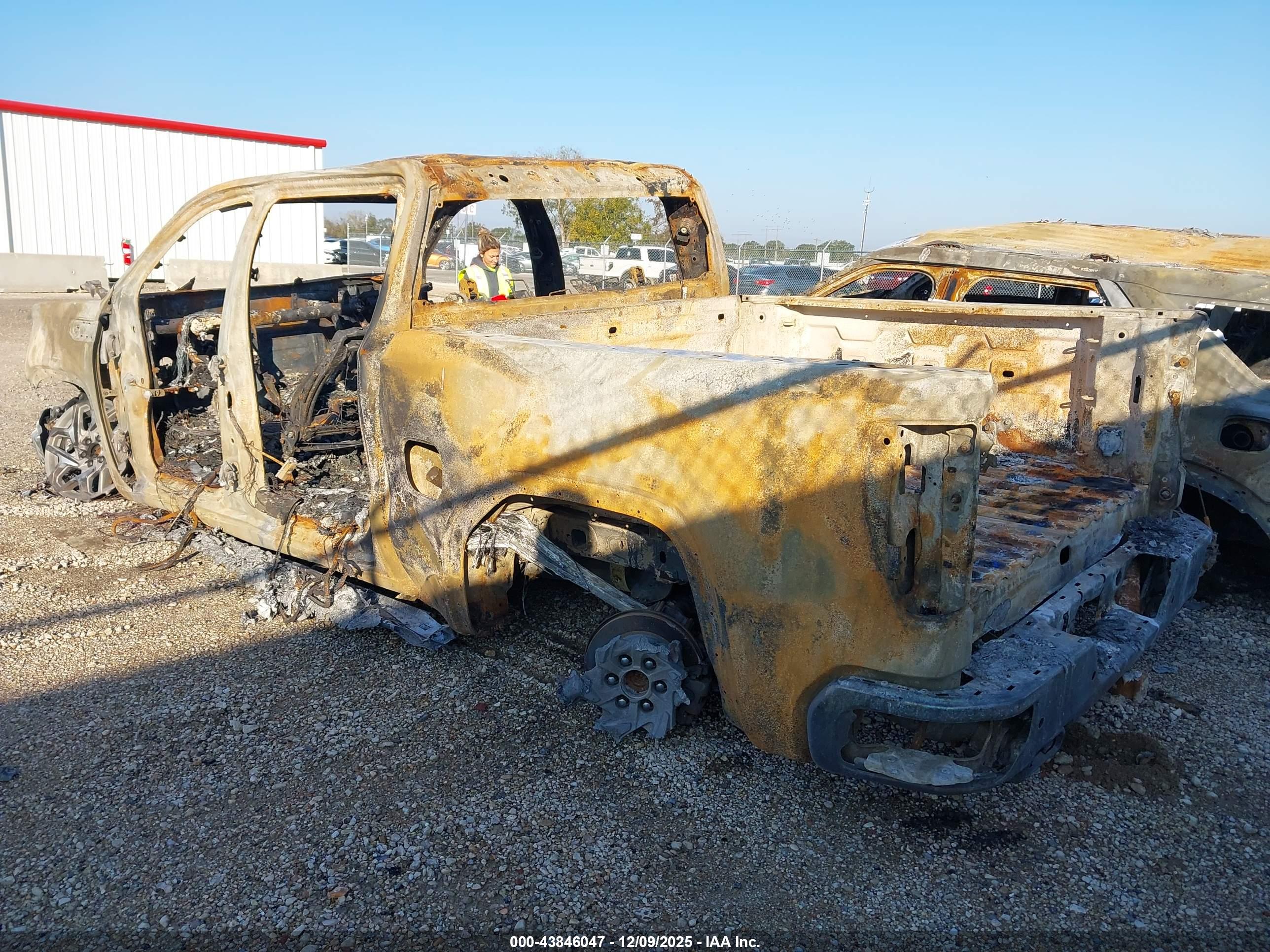 GMC SIERRA image 3