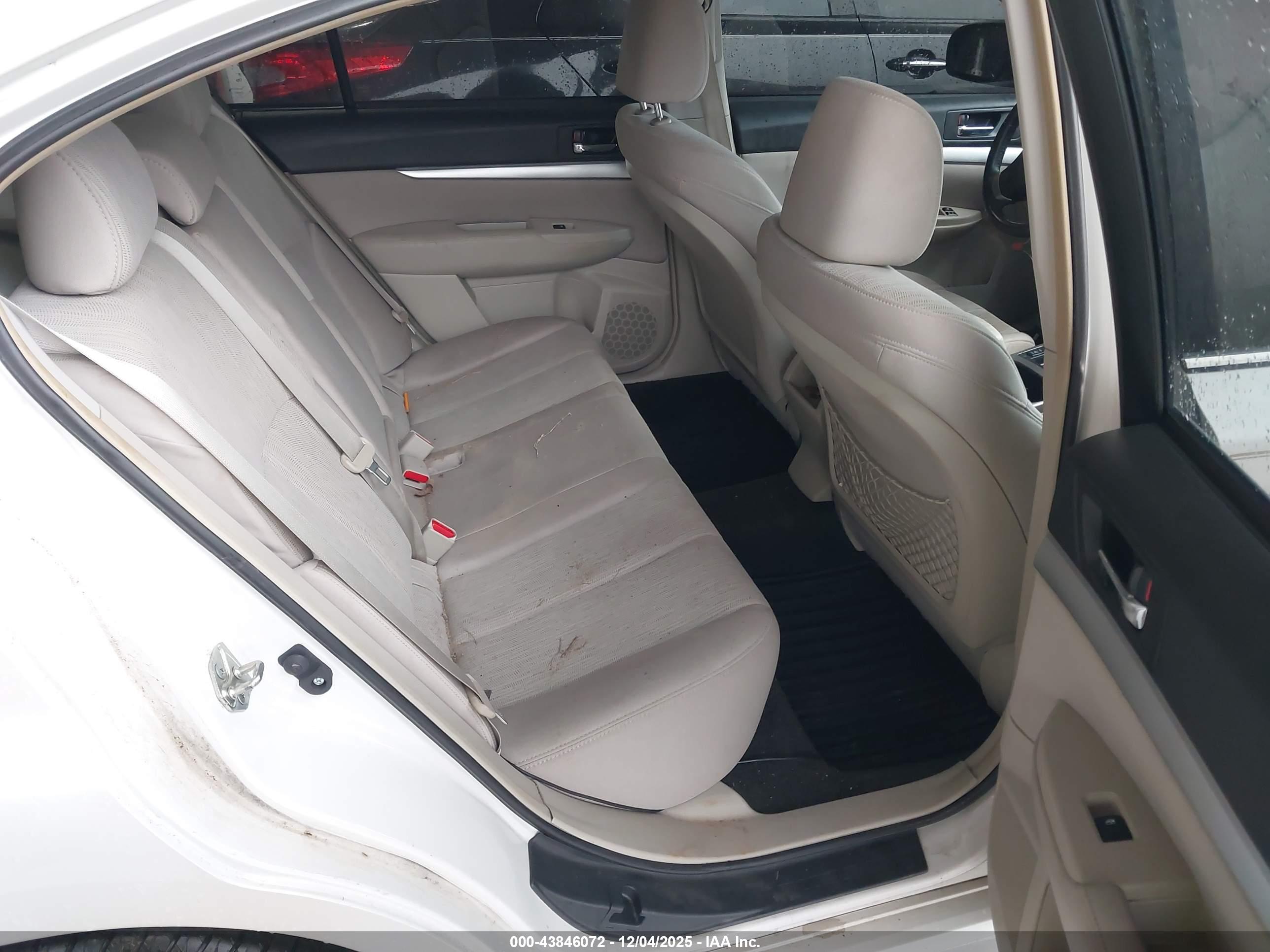 SUBARU LEGACY image 8